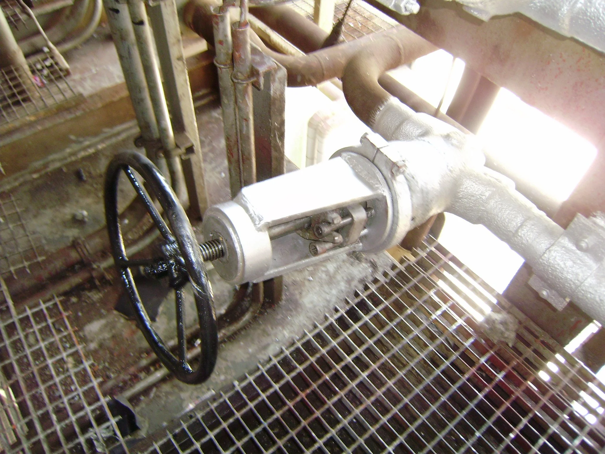 	
trabajos en horno clauss y caldera apernado valvulas bridas