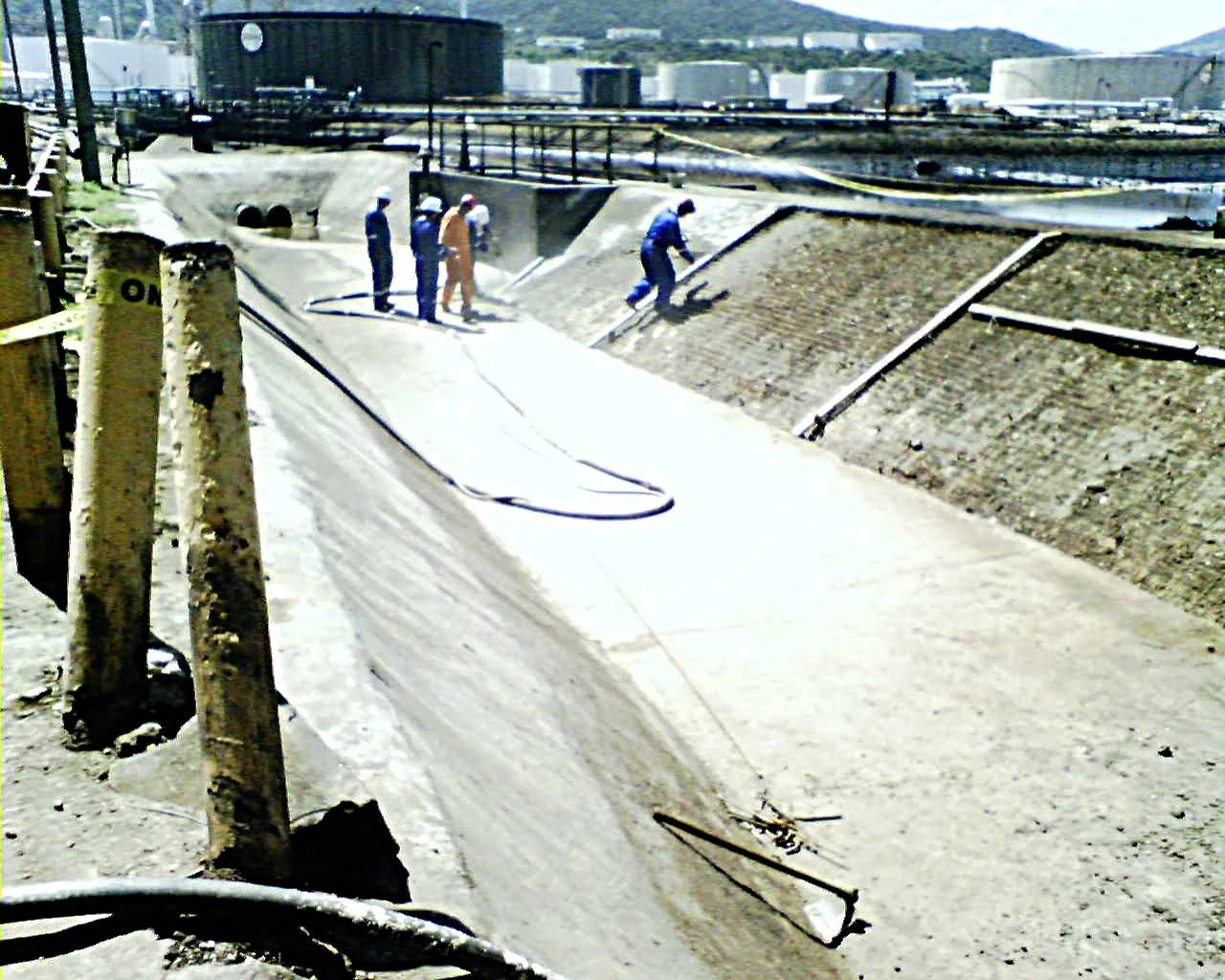 proyeccion en dique talud refineria el palito