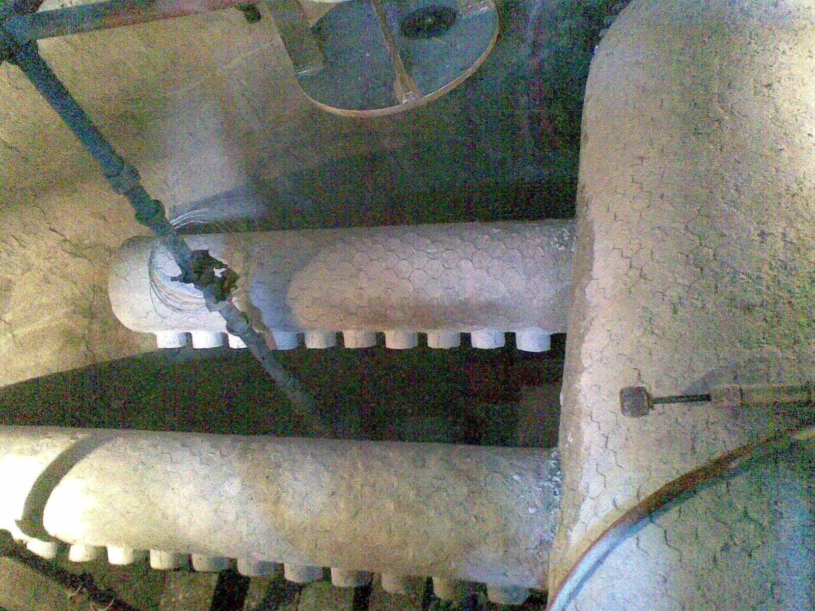 trabajos en ciclon en el domo FCC en la refineria puerto la cruz