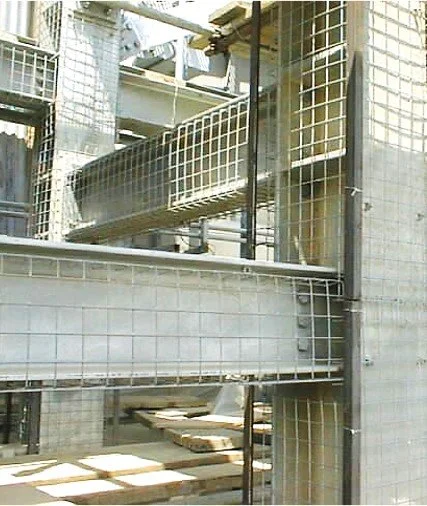 Estructura de columna en planta industrial para colocarle fireproofing  y andamios de metal