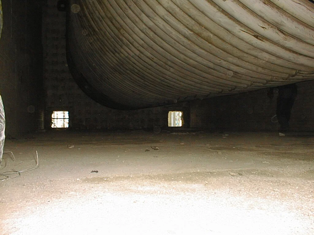 Pared de ladrillos en construcción y muro horno