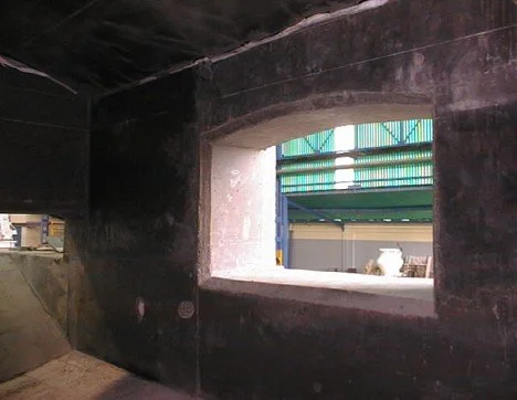 Trabajos  vaciado en un horno de fundición 