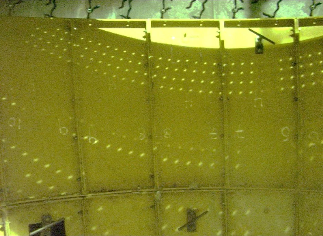 Trabajador instalando encofrado metalico para vaciado en reformador secundario planta amoniaco  pequiven moron 