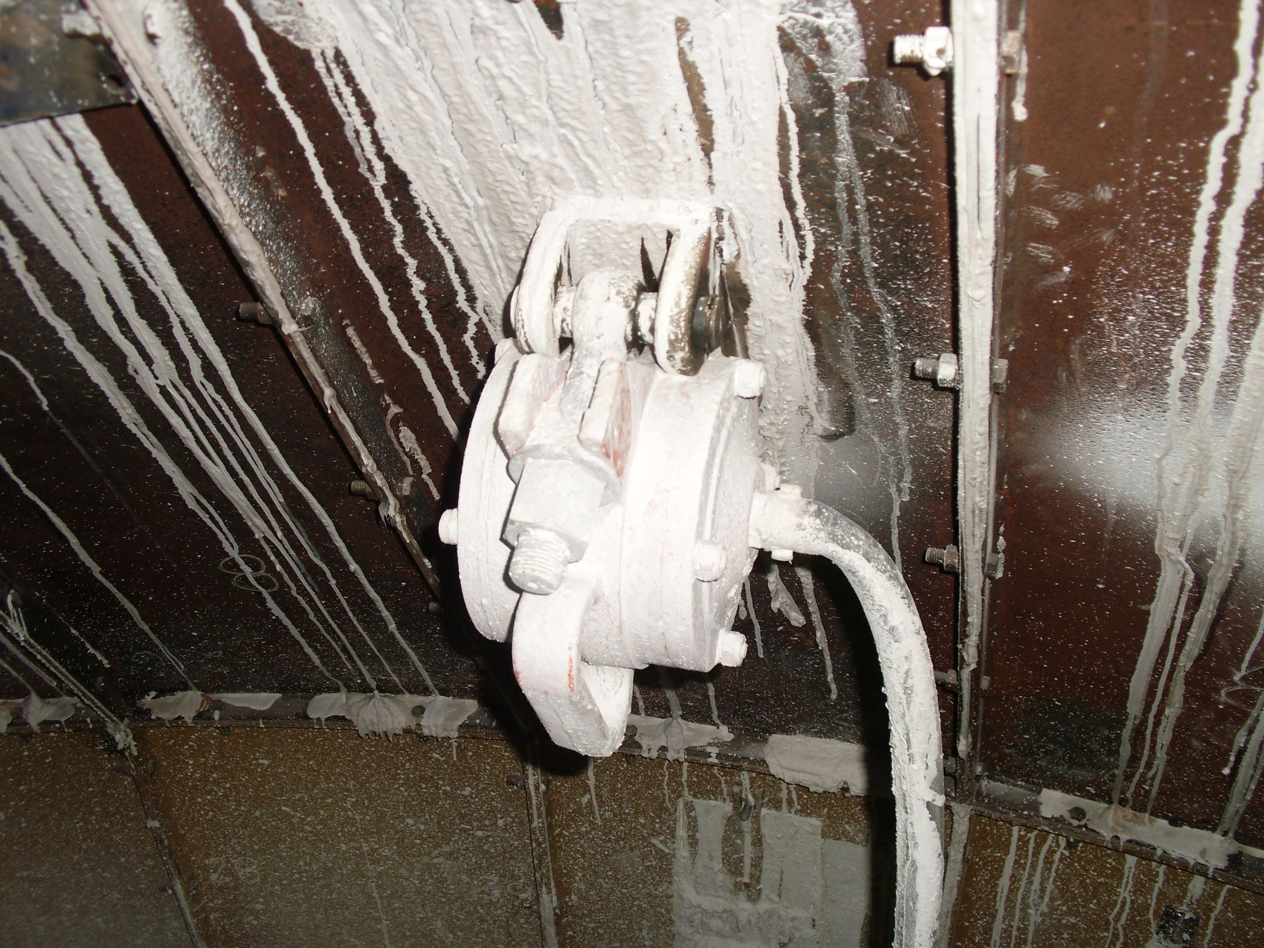 vaciado de reformador secundario. interior del reformador mostrando vibrador 