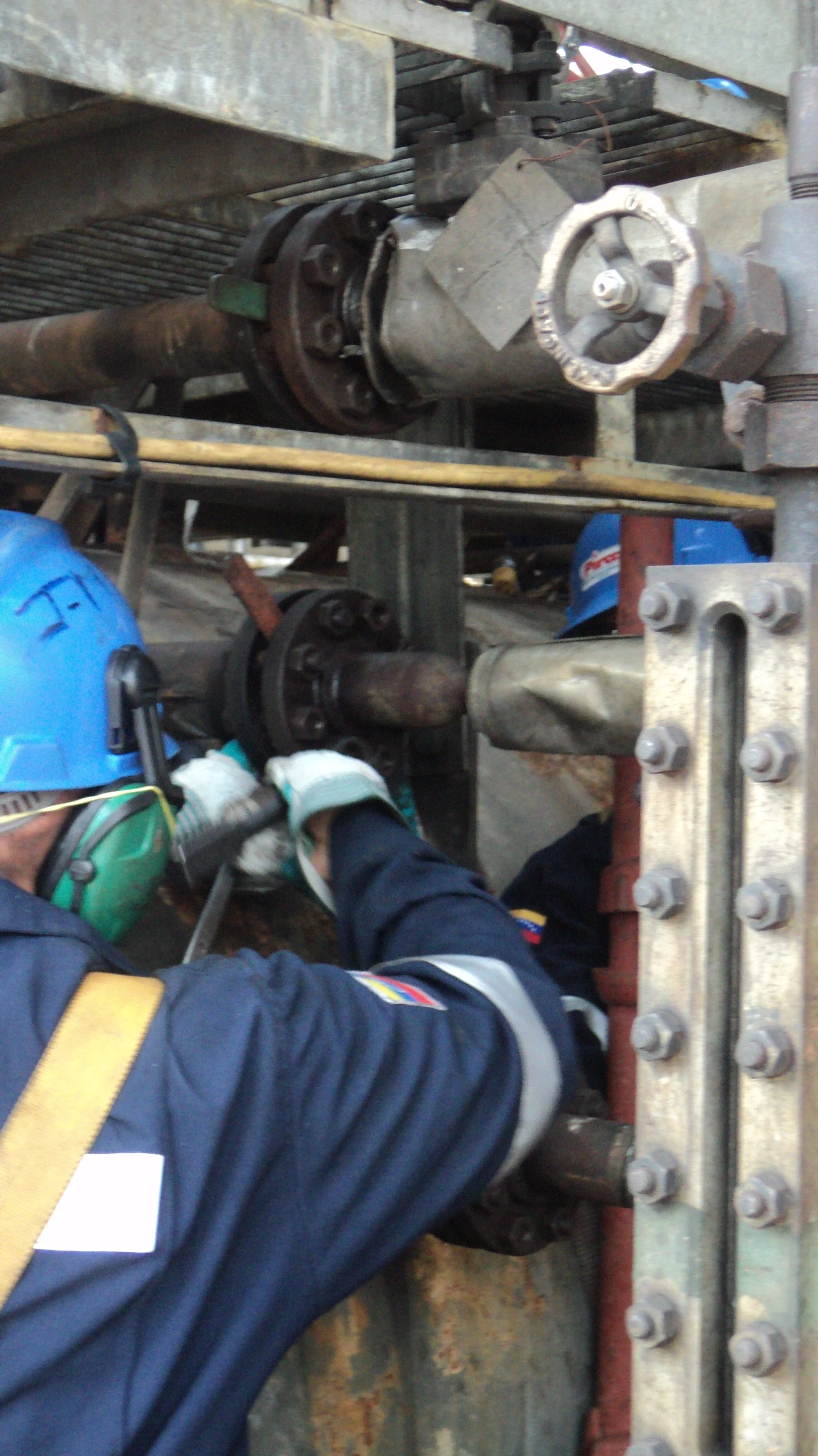 	
trabajos en horno clauss y caldera apernado valvulas bridas