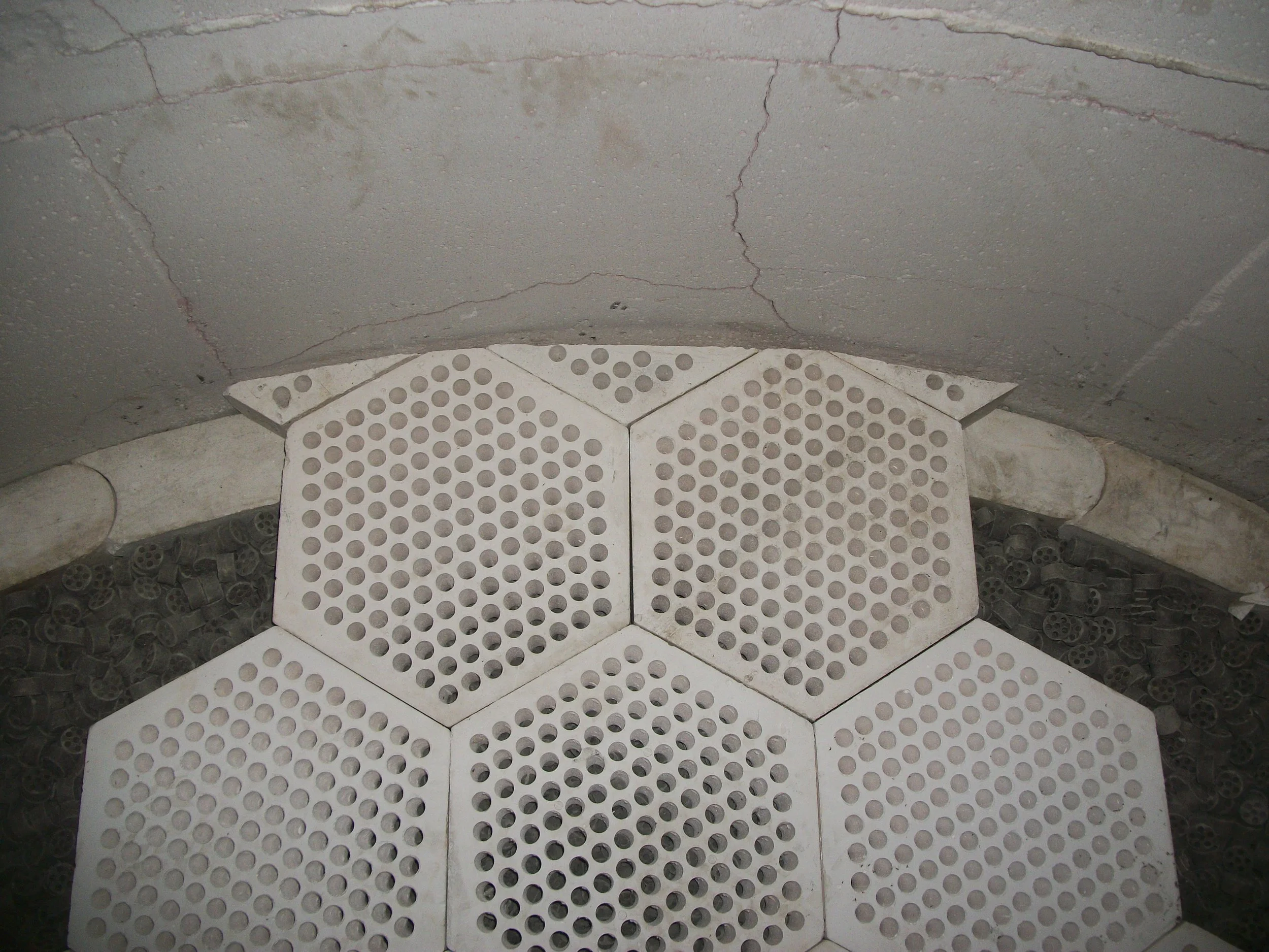 Revestimiento ladrillos refractarios de piso horno.