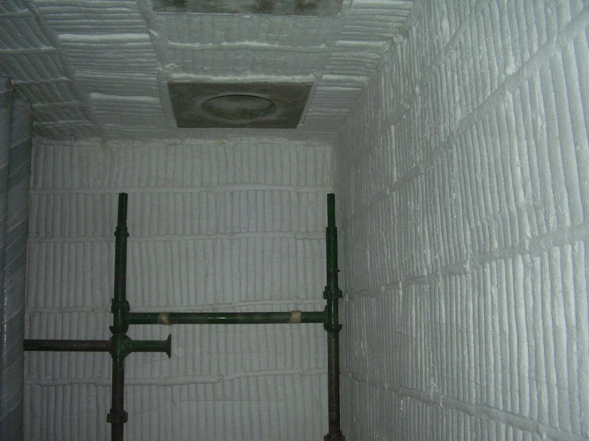  Aislamiento termico con fibra ceramica en techo y pared horno