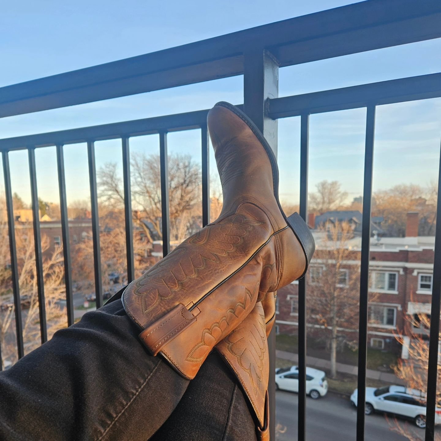 Denver estate sale super score! $4 for these beauts that fit perfectly. A little cleaning and leather cream are in their future. Sometimes it pays to have size 10 clodhoppers. Brand unknown. 

#latergram #cowboyboots #estatesale #estatesalefinds #est