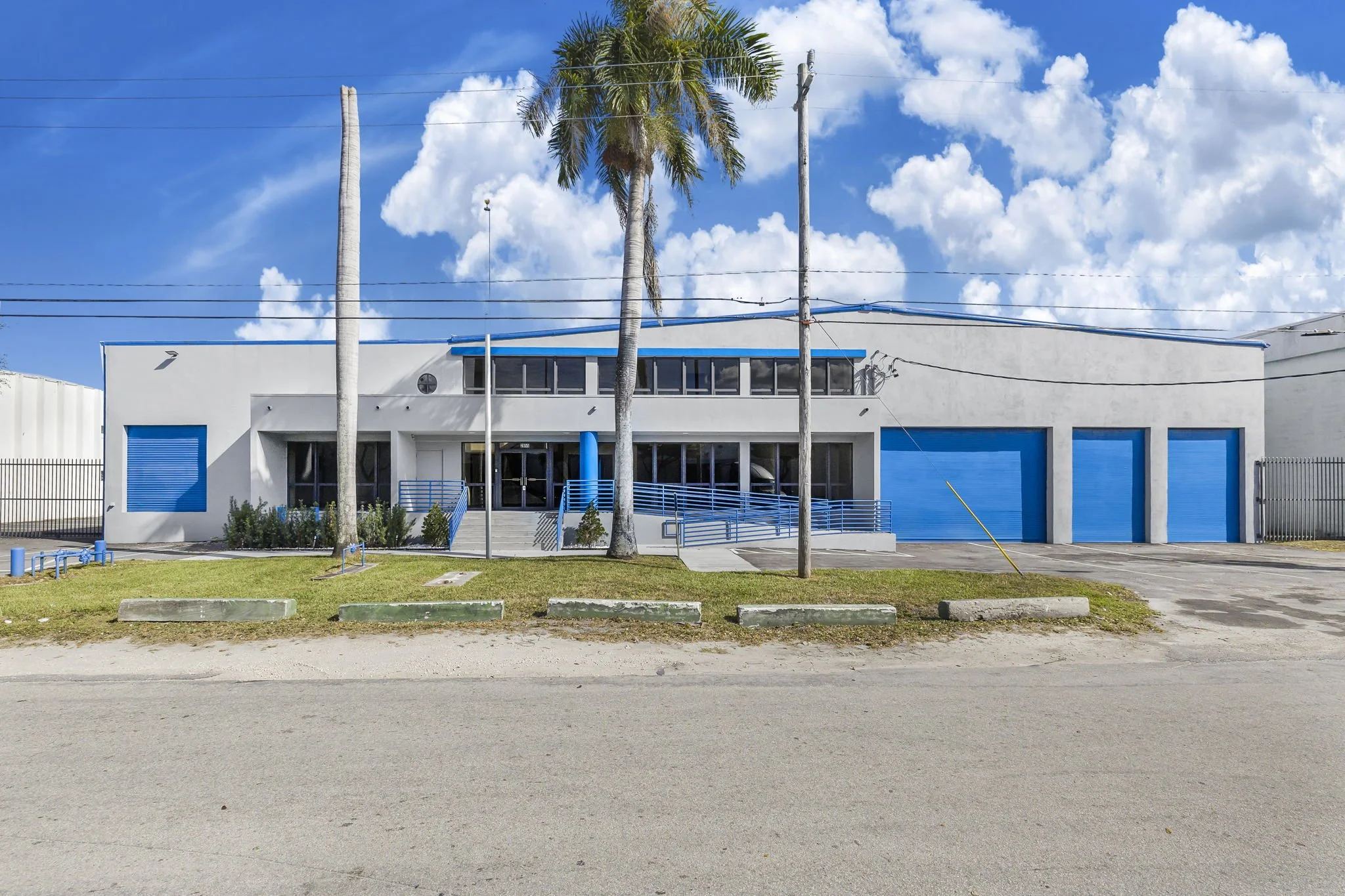1-web-or-mls-2855-nw-75th-ave.jpg