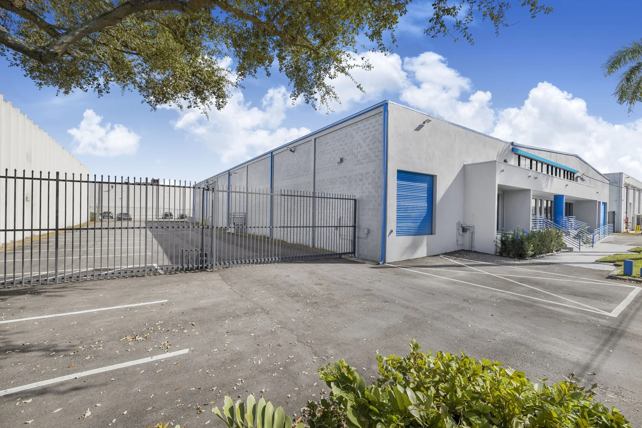2-web-or-mls-2855-nw-75th-ave.jpg