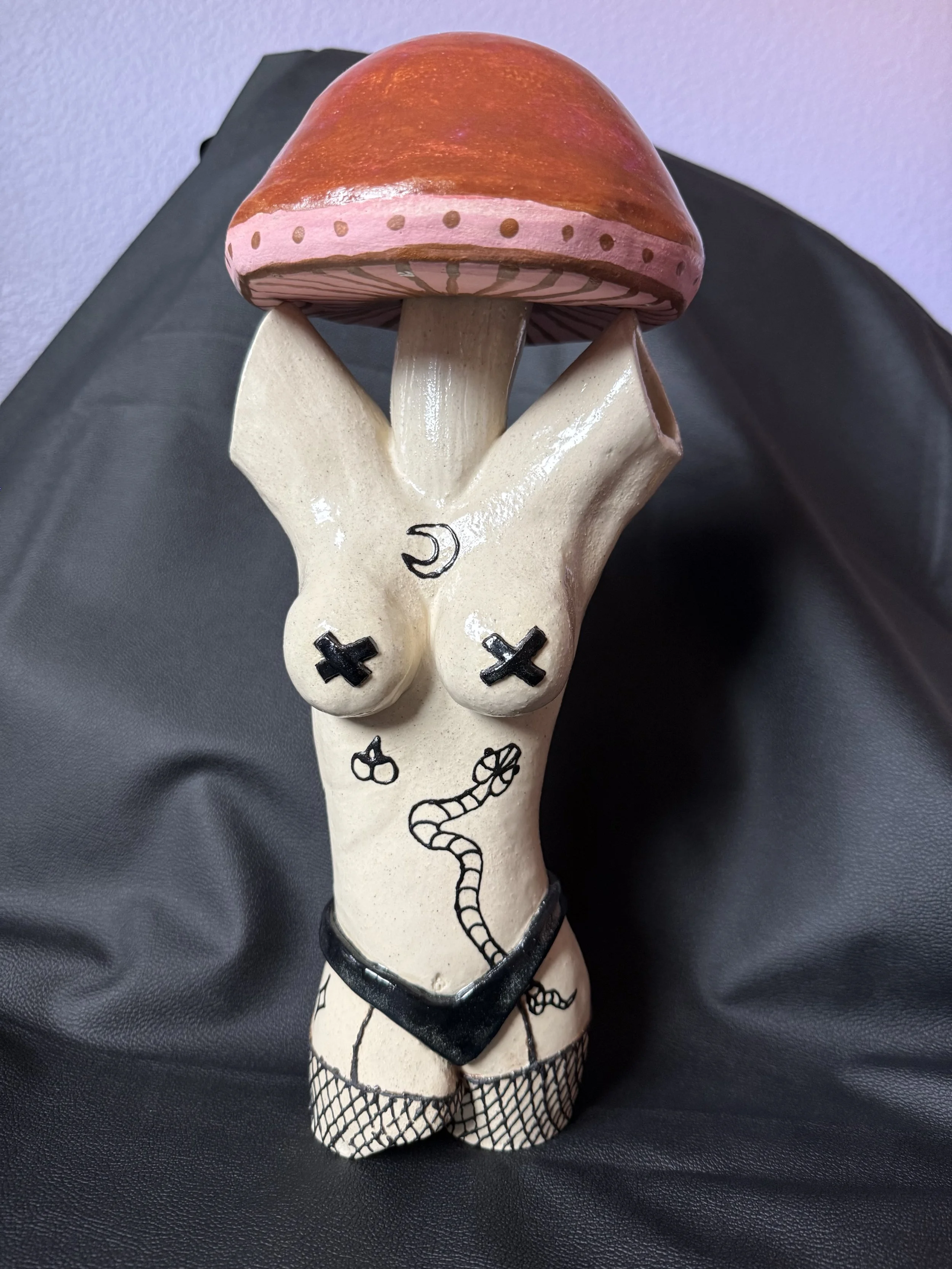 shroom queen front.jpeg