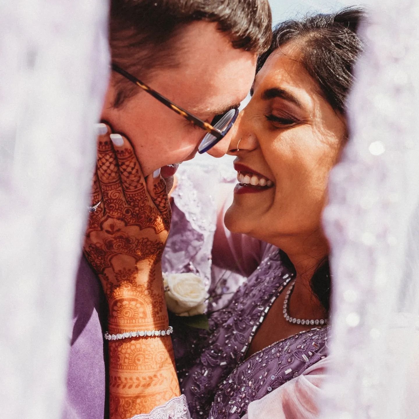 📋 Wedding FAQs: Couples' Portraits Edition 📋

👉 Question: How long should I block out for couples' portraits during my wedding day?

👰🤵 Answer: For couples, I recommend setting aside around one hour for your portraits. This time can be split to 