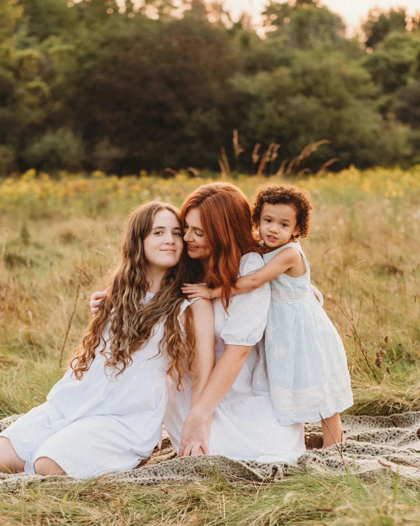🍂This beautiful friend and sister in Christ whom I love a million  let me take her pics once again and I feel so blessed to know her and her littles!. She was one of my first clients when I started this business and it is such and honour to be her f