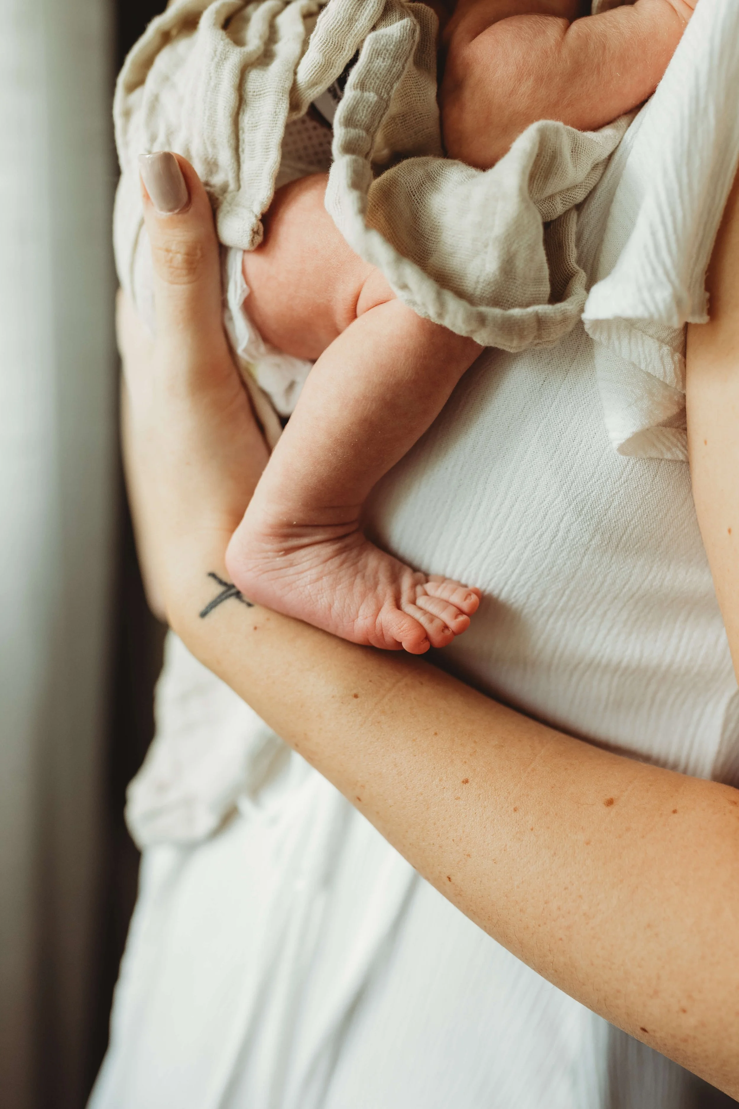 newborn at home session