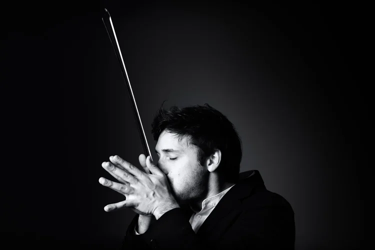 Mathis Rochat performing