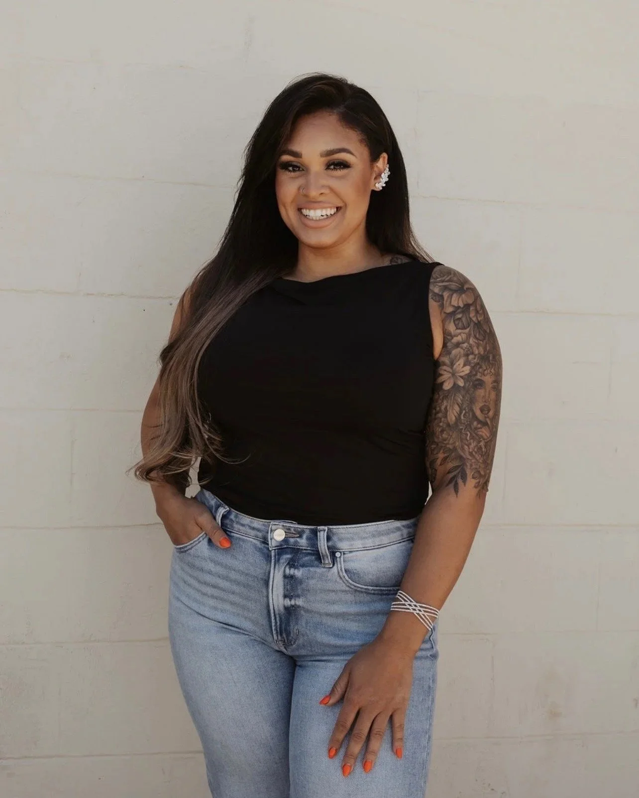 Kaylee, hairstylist specializing in balayage, lived in color, haircuts, ups dos, makeup