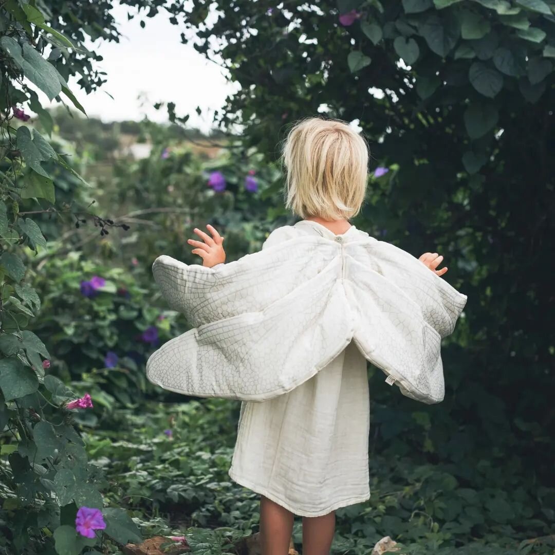Did you know that fairies truly exist? 🧚✨

This magical shot was taken by @travel.little.one
.
.
.
#lue#luekids#kids#sustanability#kidsaccessories