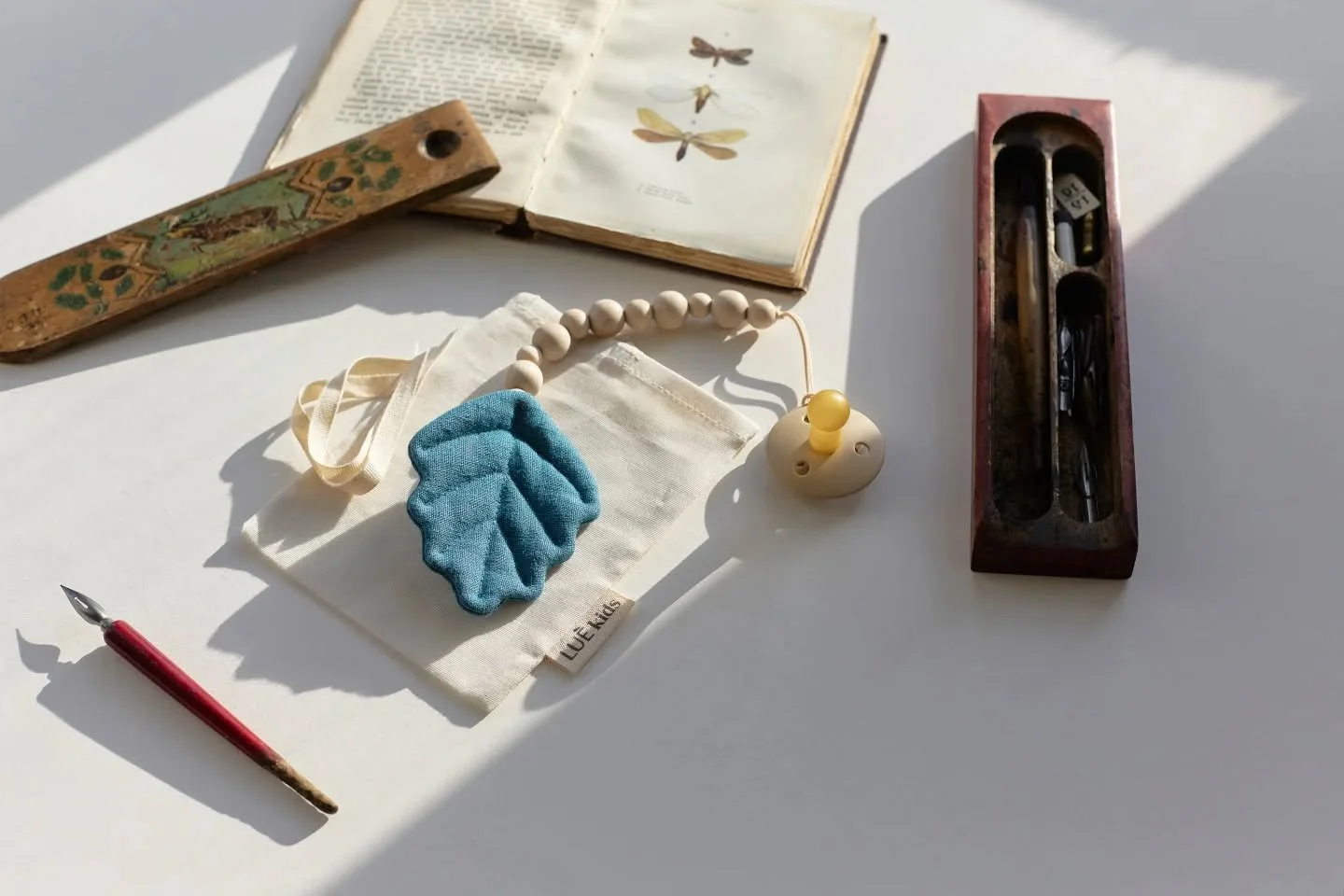 We pay attention to how things feel before anything else.

The weight of a fabric.

The softness against the skin.

The texture small hands return to, again and again.

Because children experience the world through touch first and imagination follows