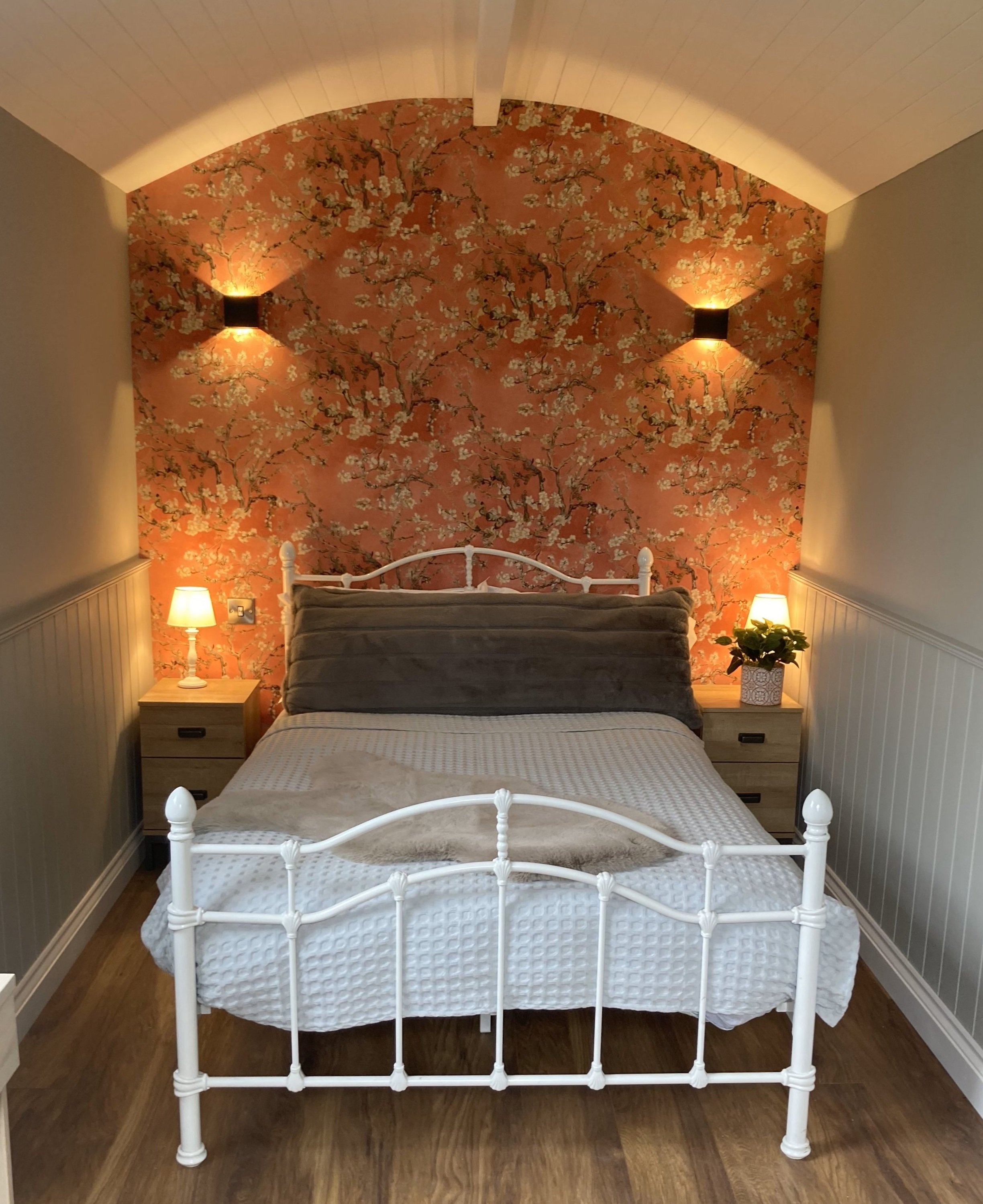 Clayfield Farm shepherd's hut double bed