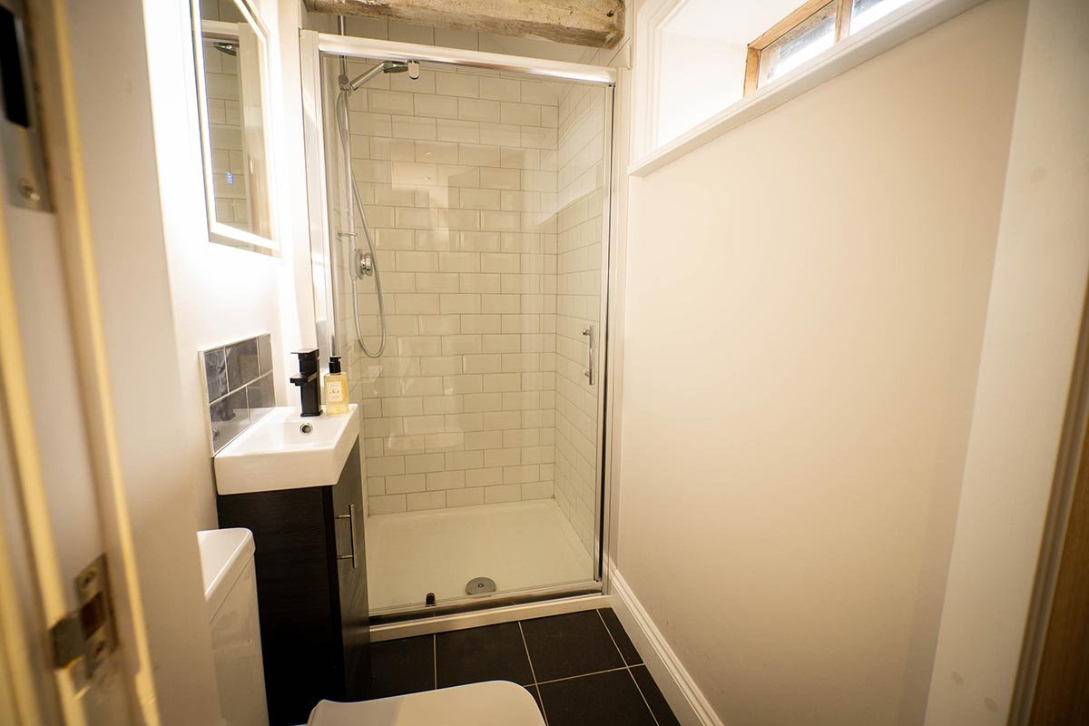 Clayfield Farm shepherd's huts shower room