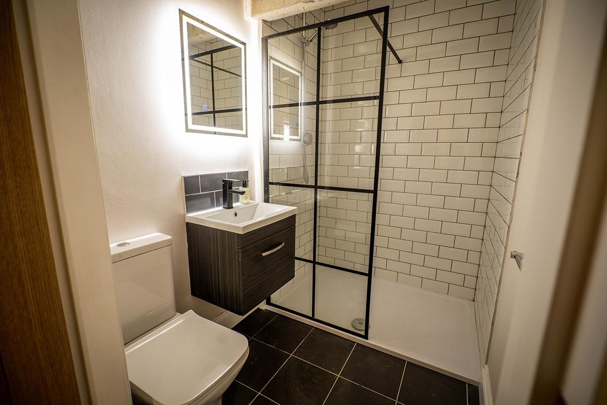 Clayfield Farm shepherd's hut shower room