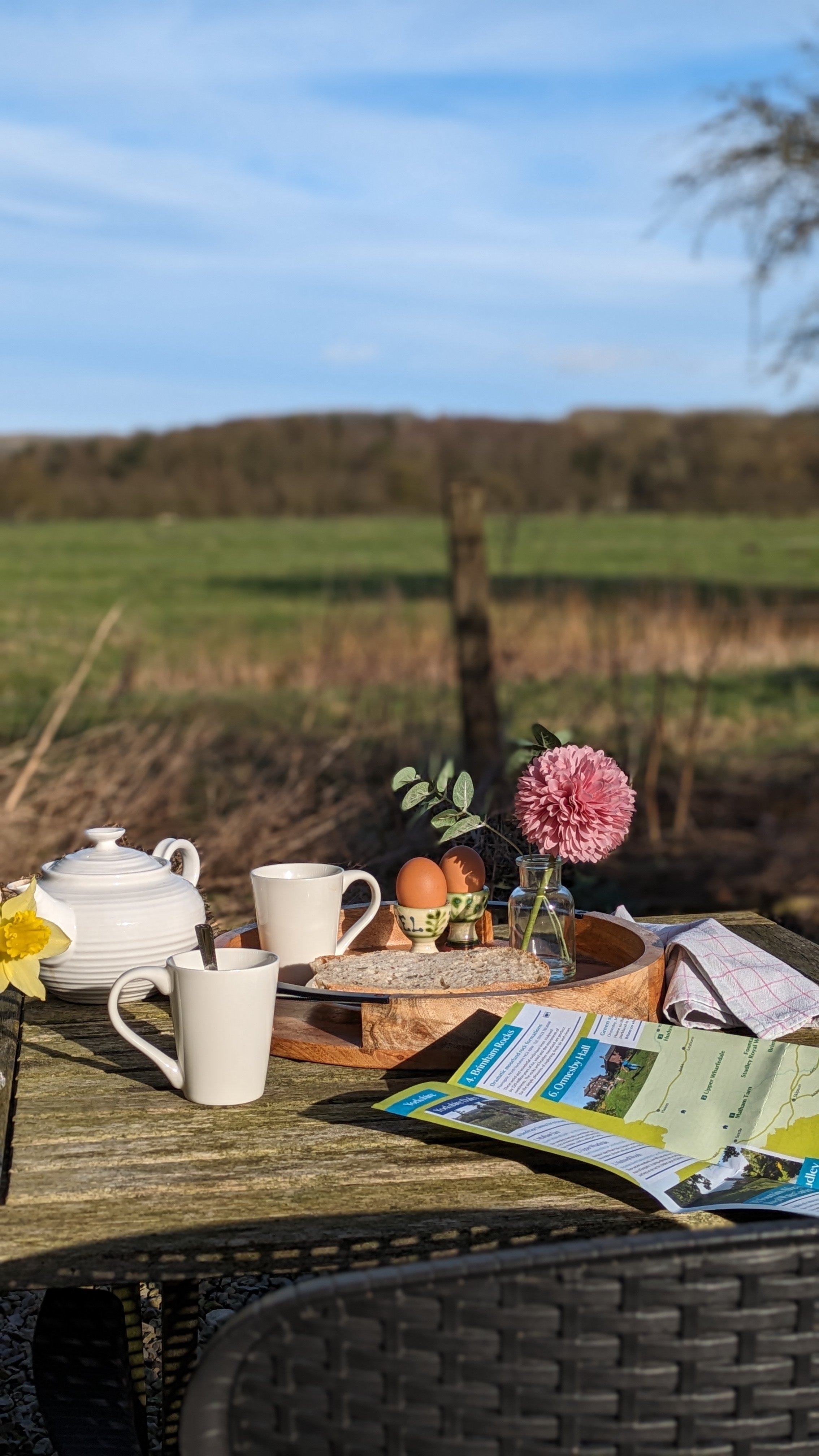 Al-fresco breakfast at Clayfield Farm shepherd's huts