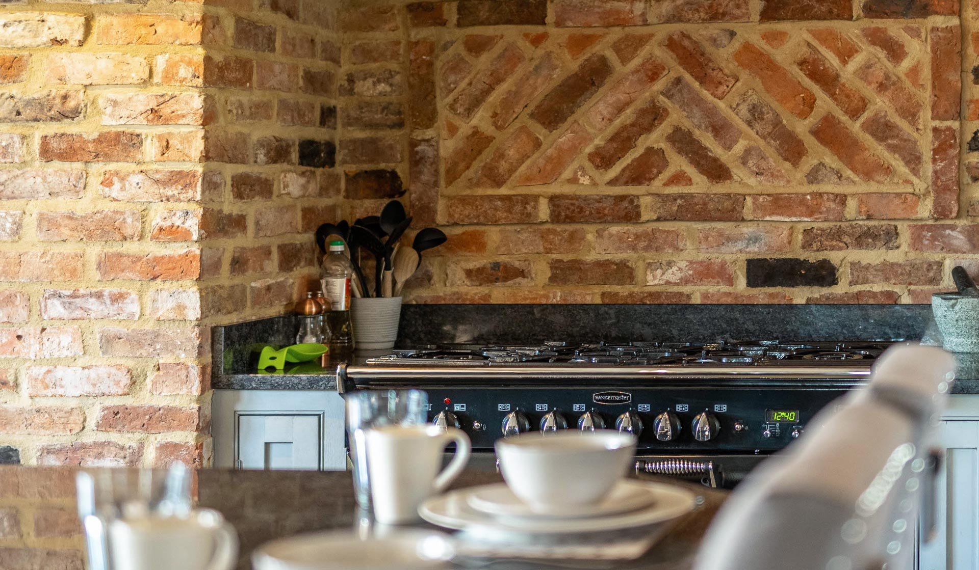 Clayfield Farmhouse range cooker with exposed brick wall
