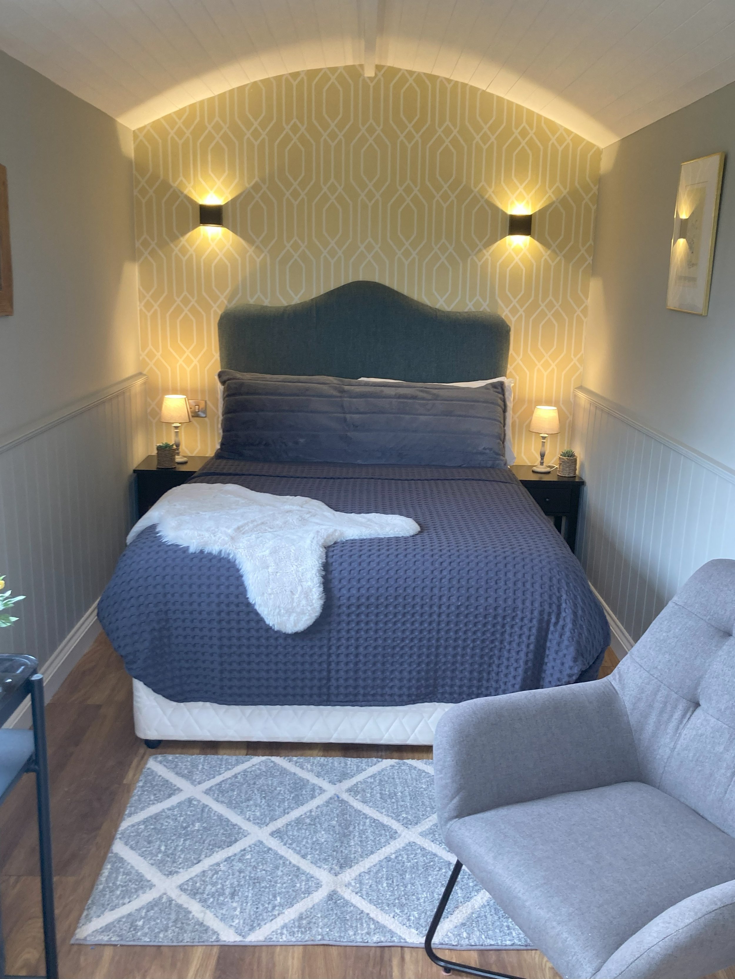 Clayfield Farm shepherd's hut double bed