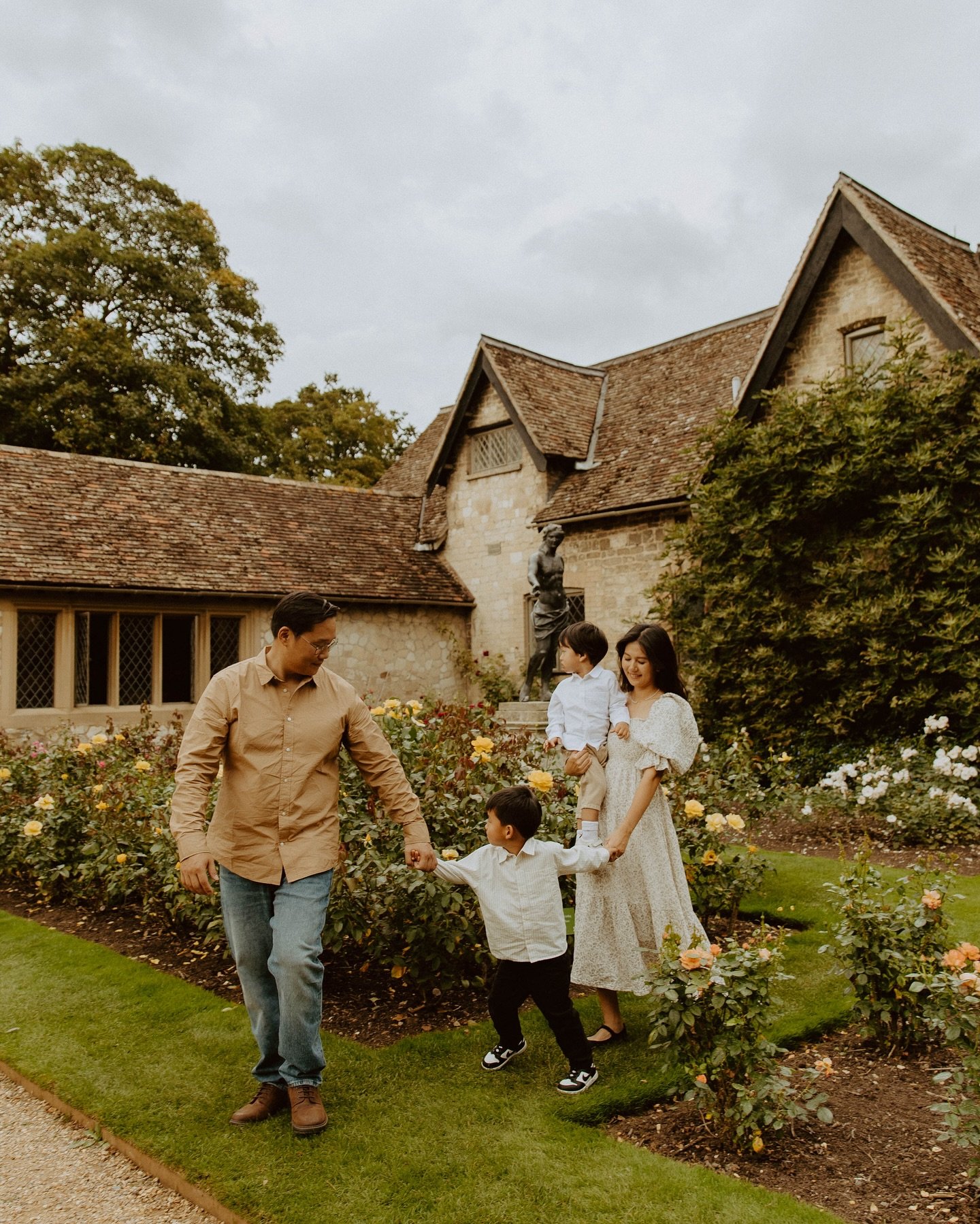 Running through rose gardens and playing tag with this sweet family 🧡. I love meeting new families and telling their story. @kimemily i had so much fun chasing your boys and laughing with them. I have spaces open for fall family sessions! I would lo