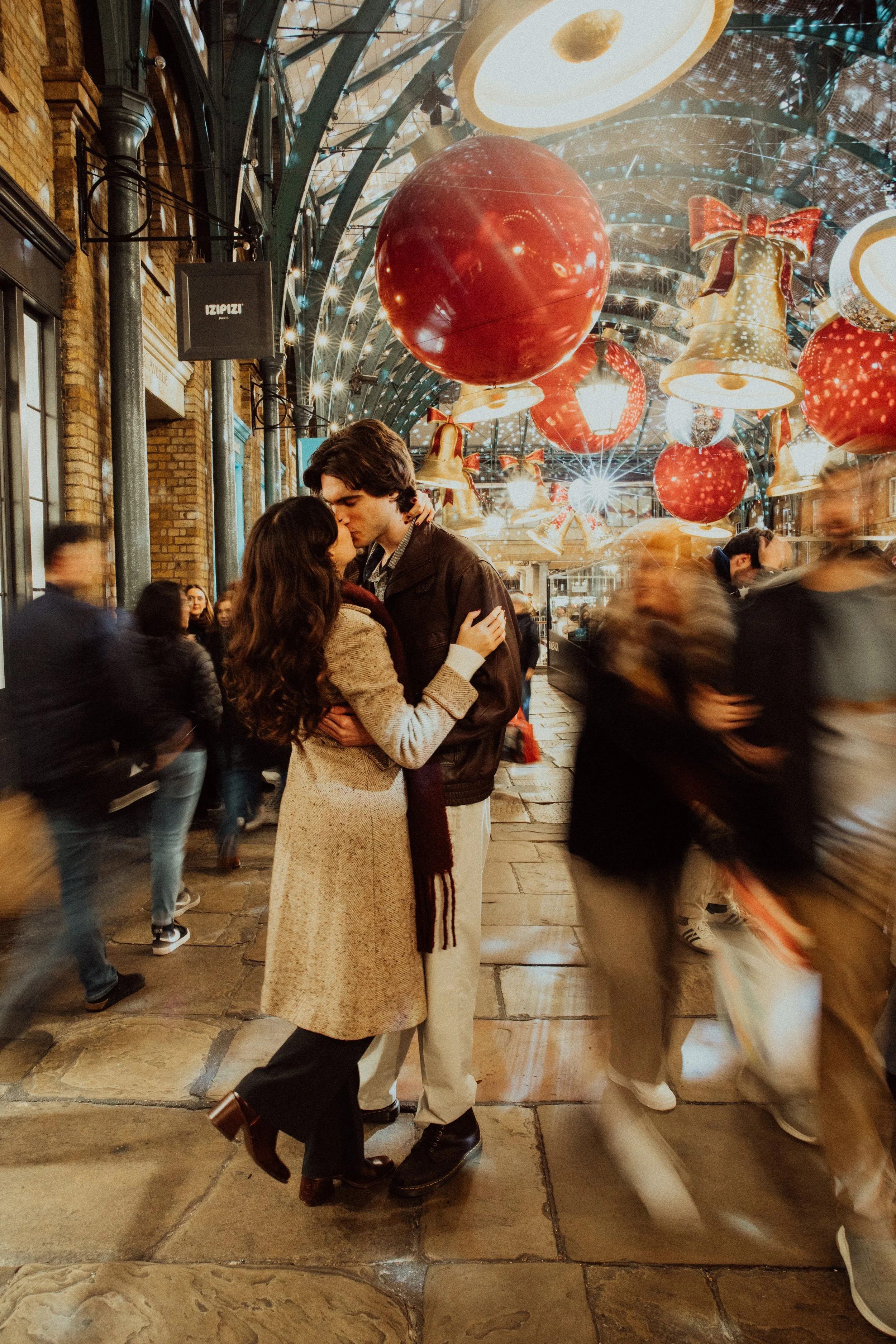  couple kissing in Covent Garden in London 