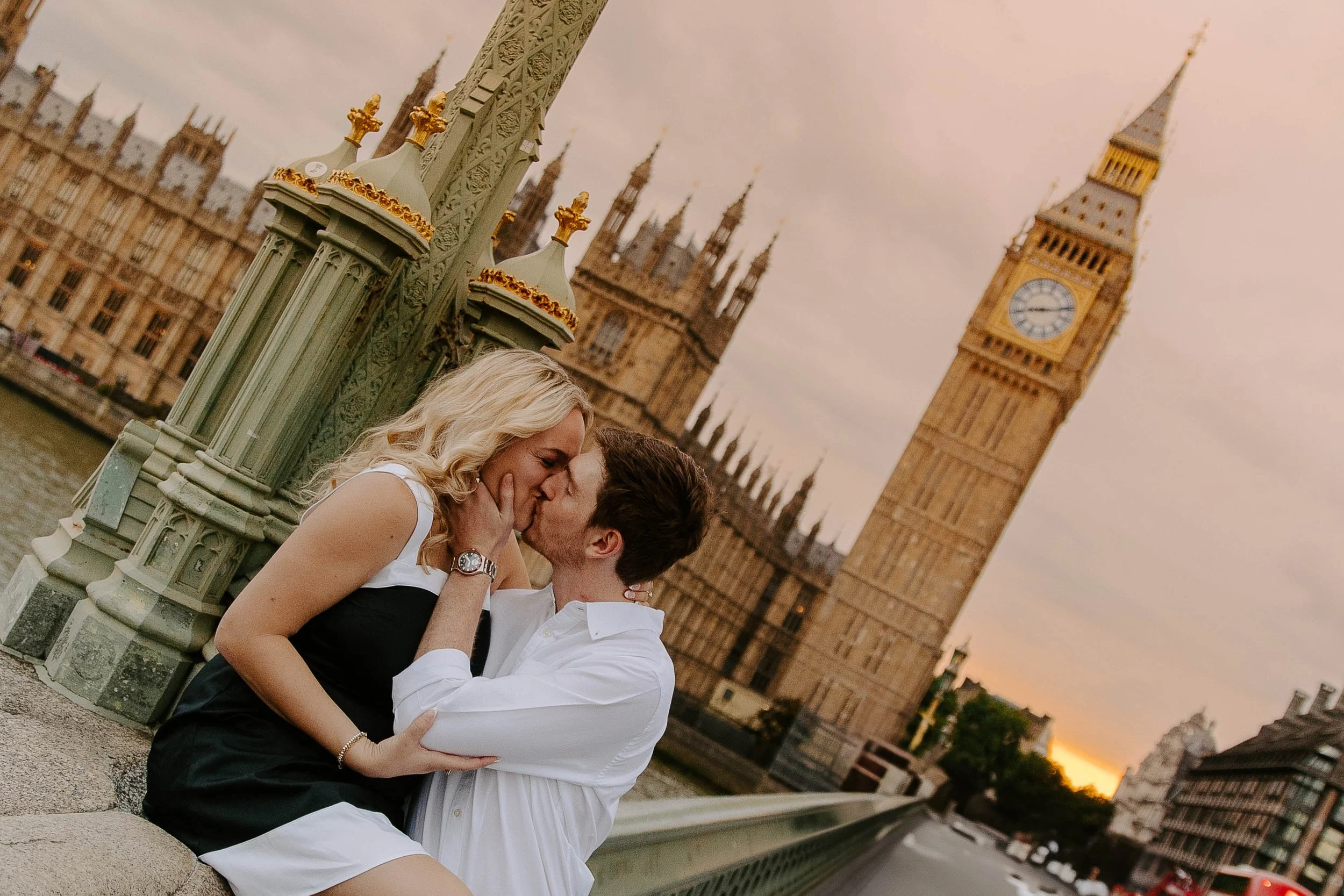 couple kissing in front of Big Ben in London