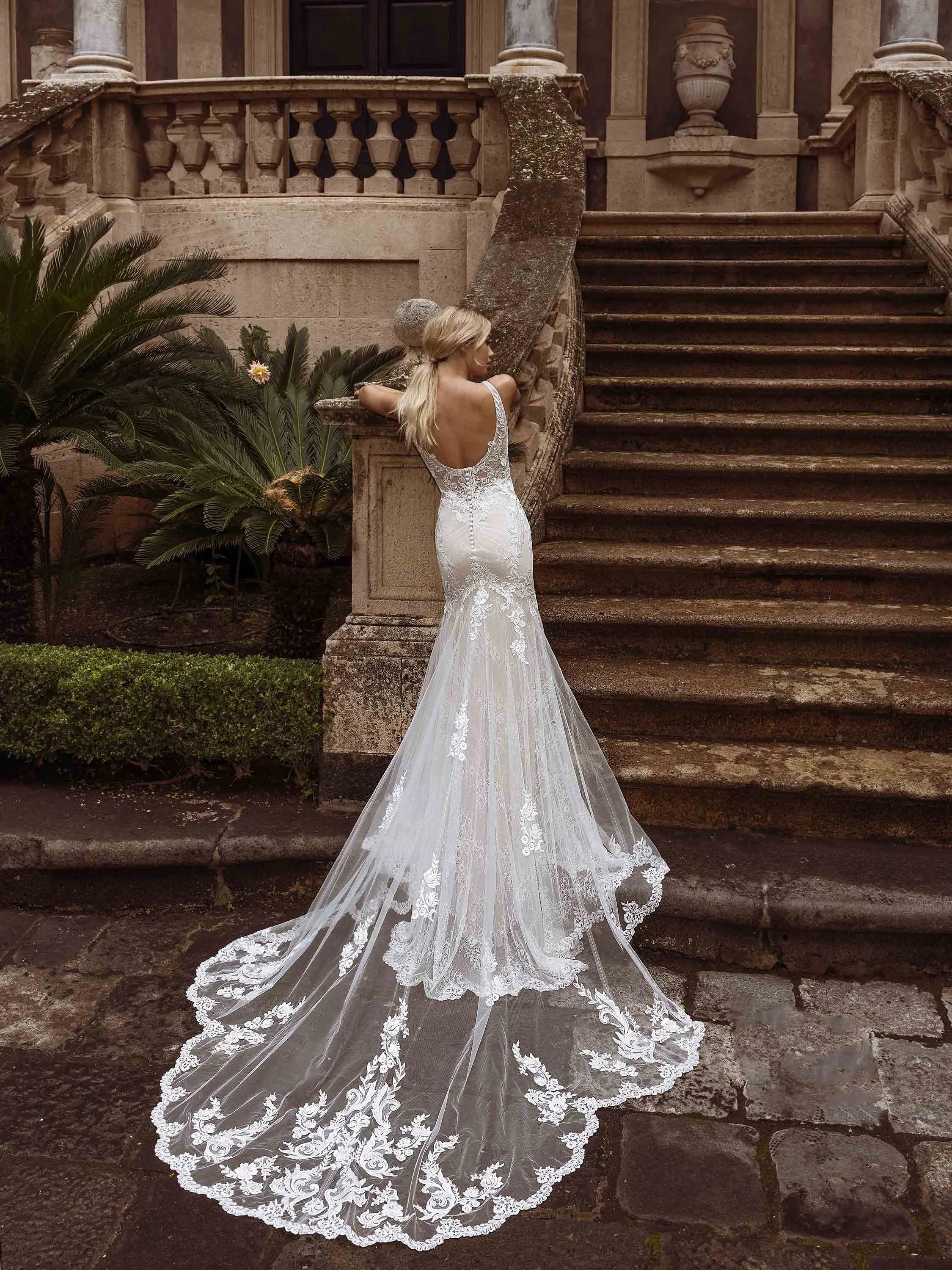 immagini-di-stile-ronchi-dei-legionari-Revelation Collection_Ramona_Back_1_01_IMG_2027.jpg
