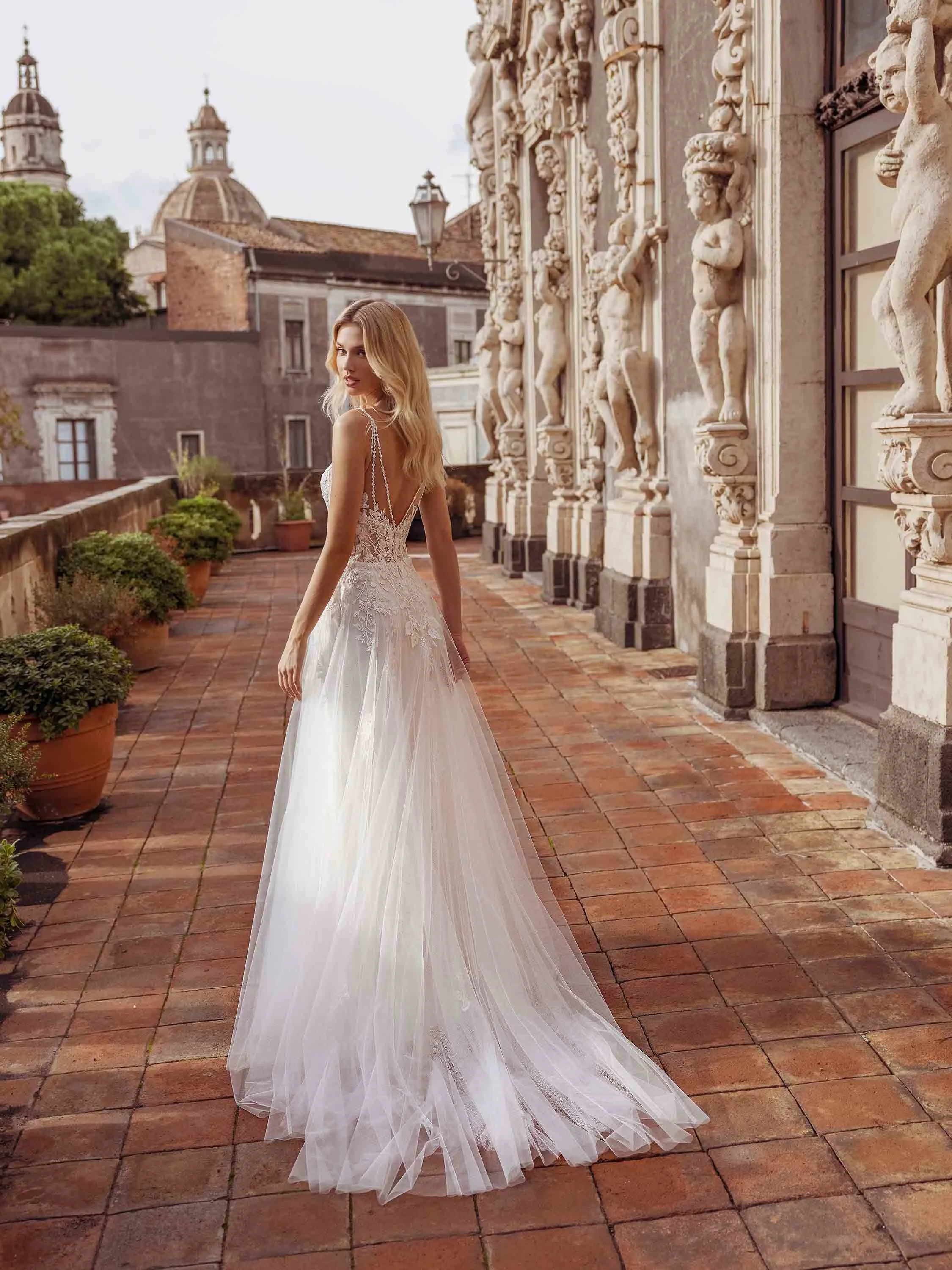 immagini-di-stile-ronchi-dei-legionari-Revelation Collection_Renee_Back_2_04_IMG_3965.jpg