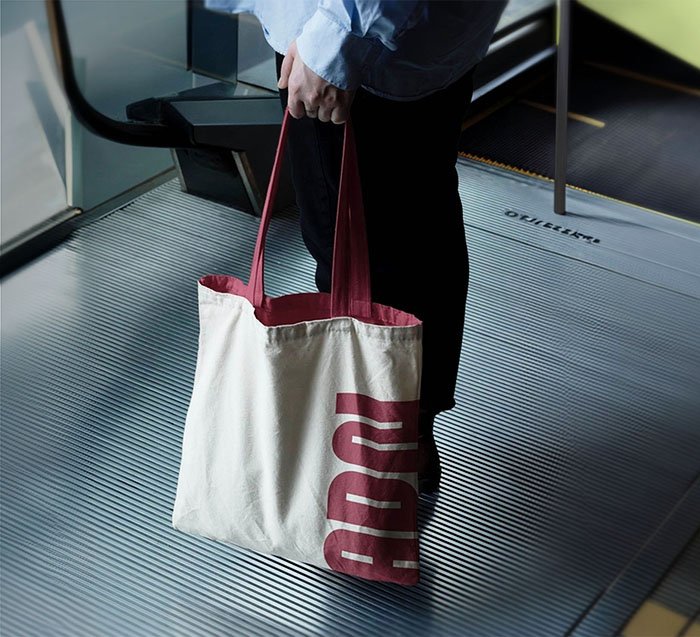 Cases_ADN_totebag_feat_red.jpg