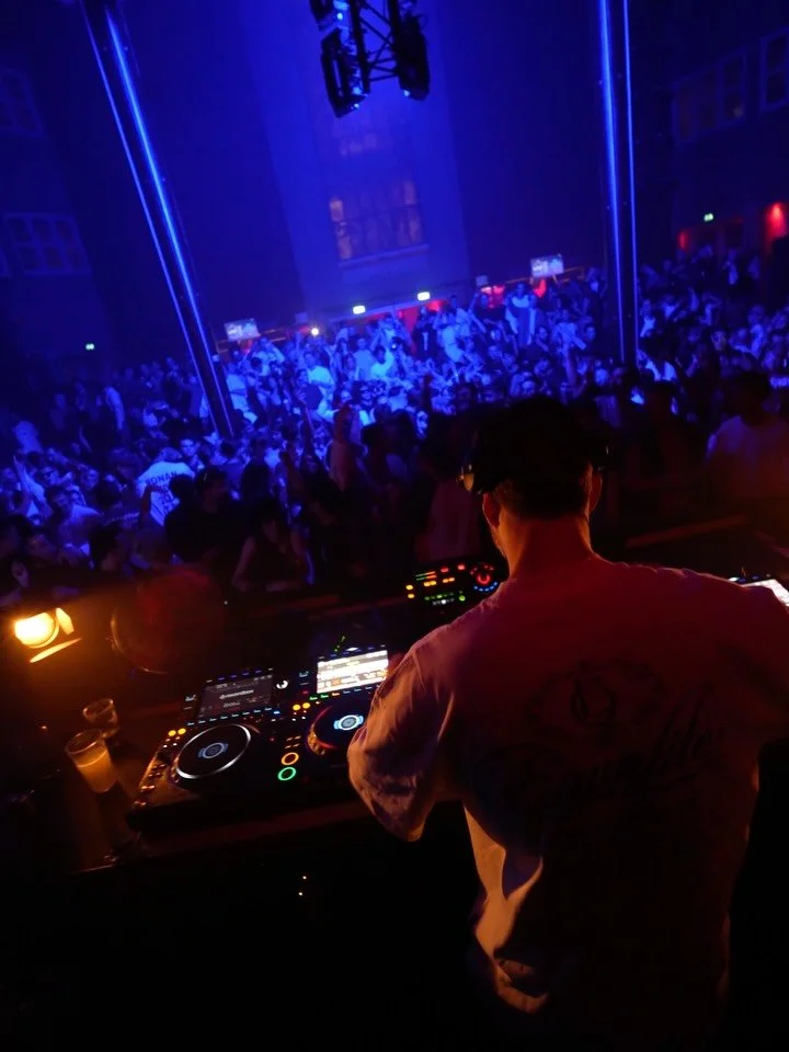 This was our debut at Het Sieraad 💜
Thank you for dancing with us. See you at our beach opening 18.04.

Big love to our artists and venue:
@jessemaasdj 
@stefdavidse 
@iveloversdj 
@capron.music 

📸 @by manog