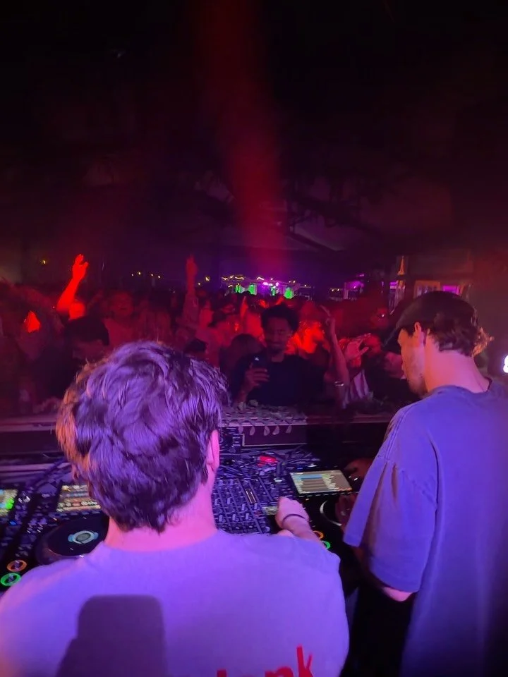 This was Societ&eacute; at the Beach. Closing with a surprise B2B. 
Thank you for dancing with us. See you next time 27.06.

Big love to our artists and venue:
@jobdejongmusic 
@kepler__uk 
@anilaras_ 
@sydneydescipio 
@boomerangbeachclub 
-
🎥 @khie