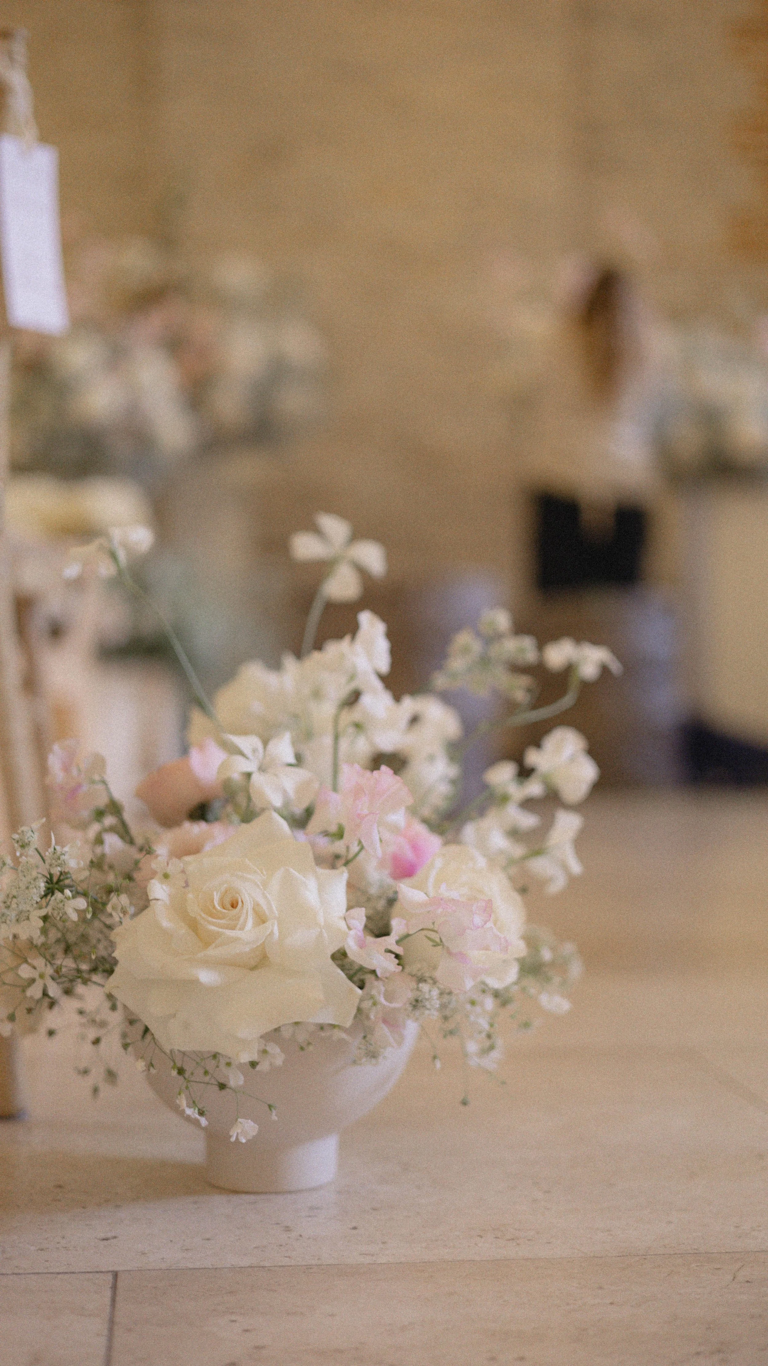 When all the details come together β¨
With large bowl centrepieces for K&R’s romantic wedding, featuring Covent Garden gypsophila which we grew especially for these arrangements, alongside blousy peonies and roses, delicate corncockle and s