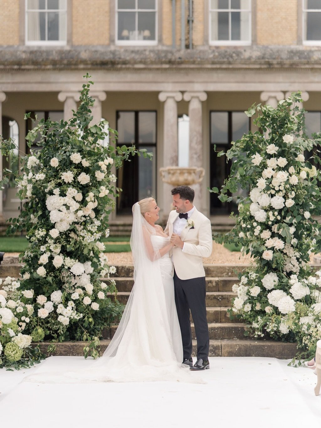 Soft, romantic, gardenesque florals in abundance 🤍🌿

For C&amp;A last July, featuring organic, natural and abundant styling throughout. All of their designs had an undone yet considered feel to them, perfectly suiting the stunning surroundings at S