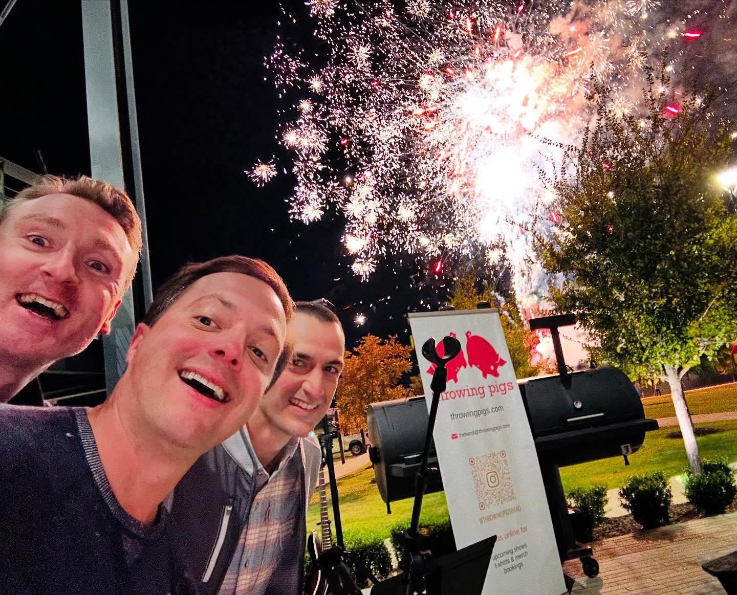 It doesn’t matter what age you are, fireworks are cool (just look at our happy little faces) and we loved playing for @texotheconstructionassociation YCC event today, and thanks to @core1937 for hosting it at their offices in Frisco 🎸❤️🎇