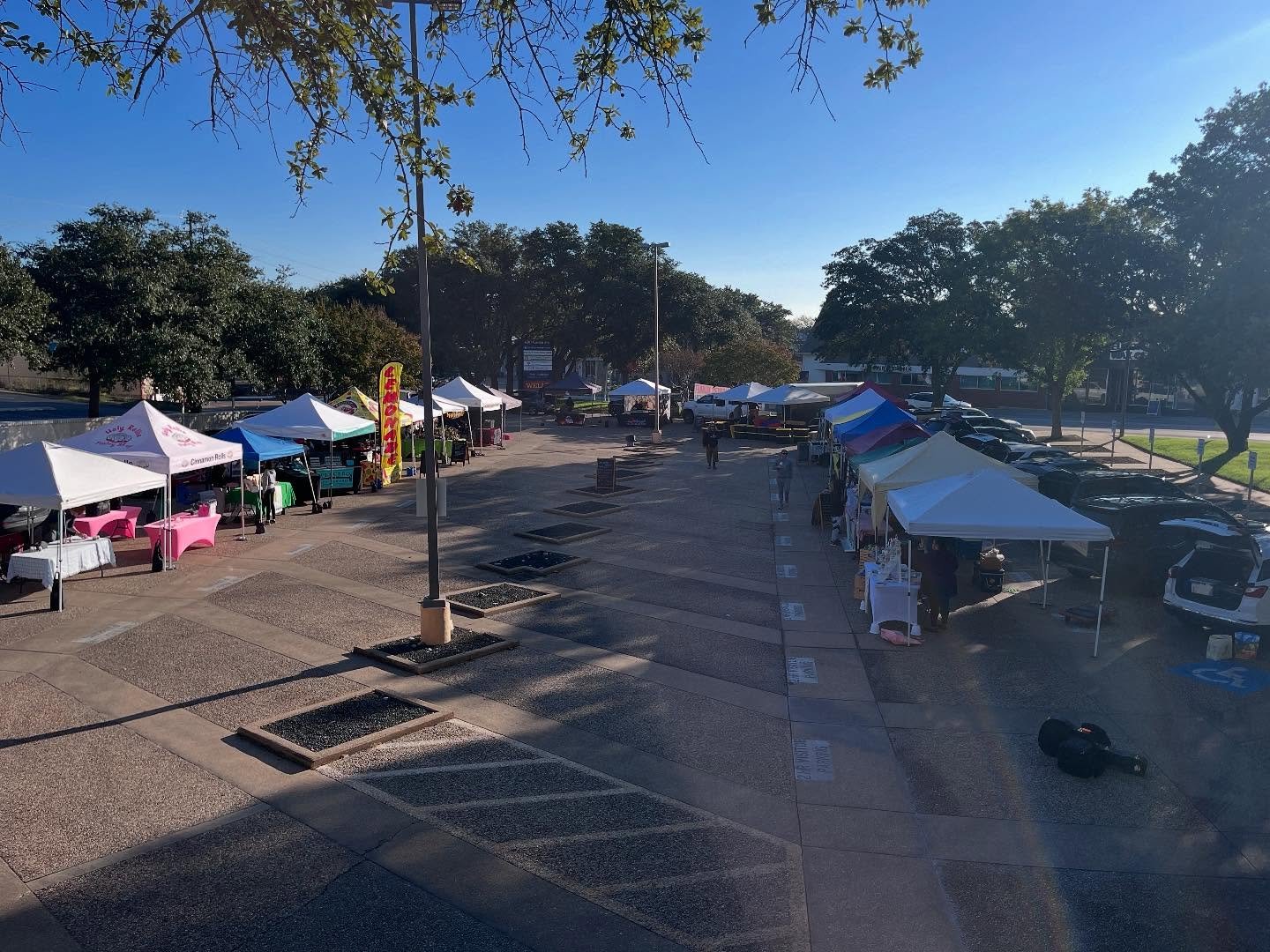 We had such a great time playing @goodlocalmarkets Lakewood Towers Market! Y’all - fall weather, historic Lakewood, beautiful vendors like @frootkavesllc, @eatmightybeans, and @placebometalworks (amongst others!!), and even had time to get a wh
