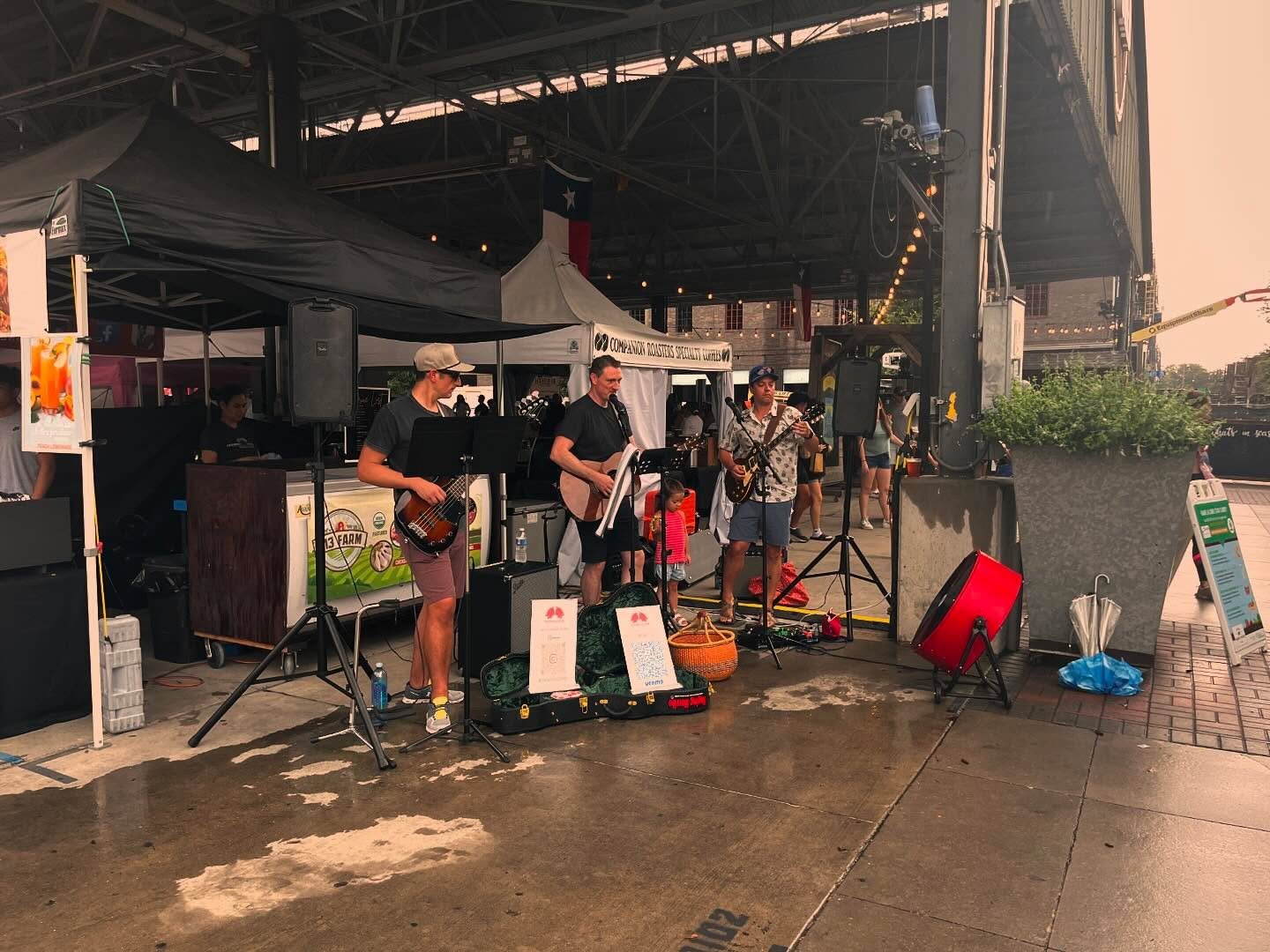 We had a busy week - played for the hard working interns @brasfieldgorrie Dallas office, did a quick Saturday session for the wonderful folks @goodlocalmarkets White Rock Market, and did a few rainy hours @dallasfarmersmarket on Sunday! The pigs are