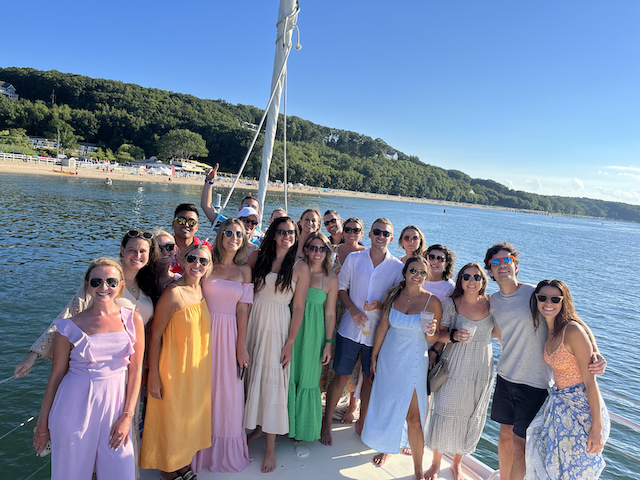 corporate-event-boating-trip-group-picture.png