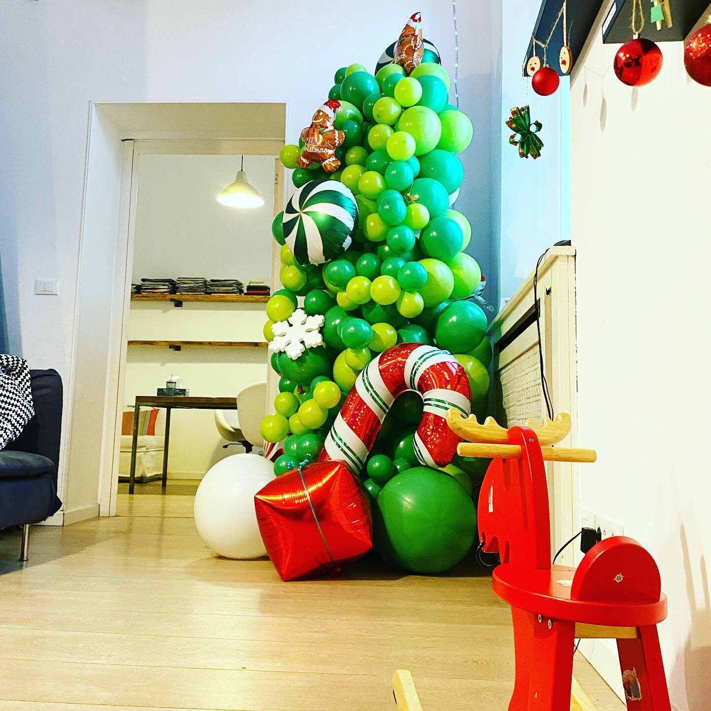 Buon Natale da tutto il QF TEAM 🎅💫🧑&zwj;🎄💫🤶

Ci vediamo il 2 gennaio!! 🎄 

#milano #qf #workingspace #design #coworkingmilano #freelancer #famigliaelavoro #conciliazione #prossimit&agrave; #quartiere #sostenibilit&agrave; #comunedimilano #futu