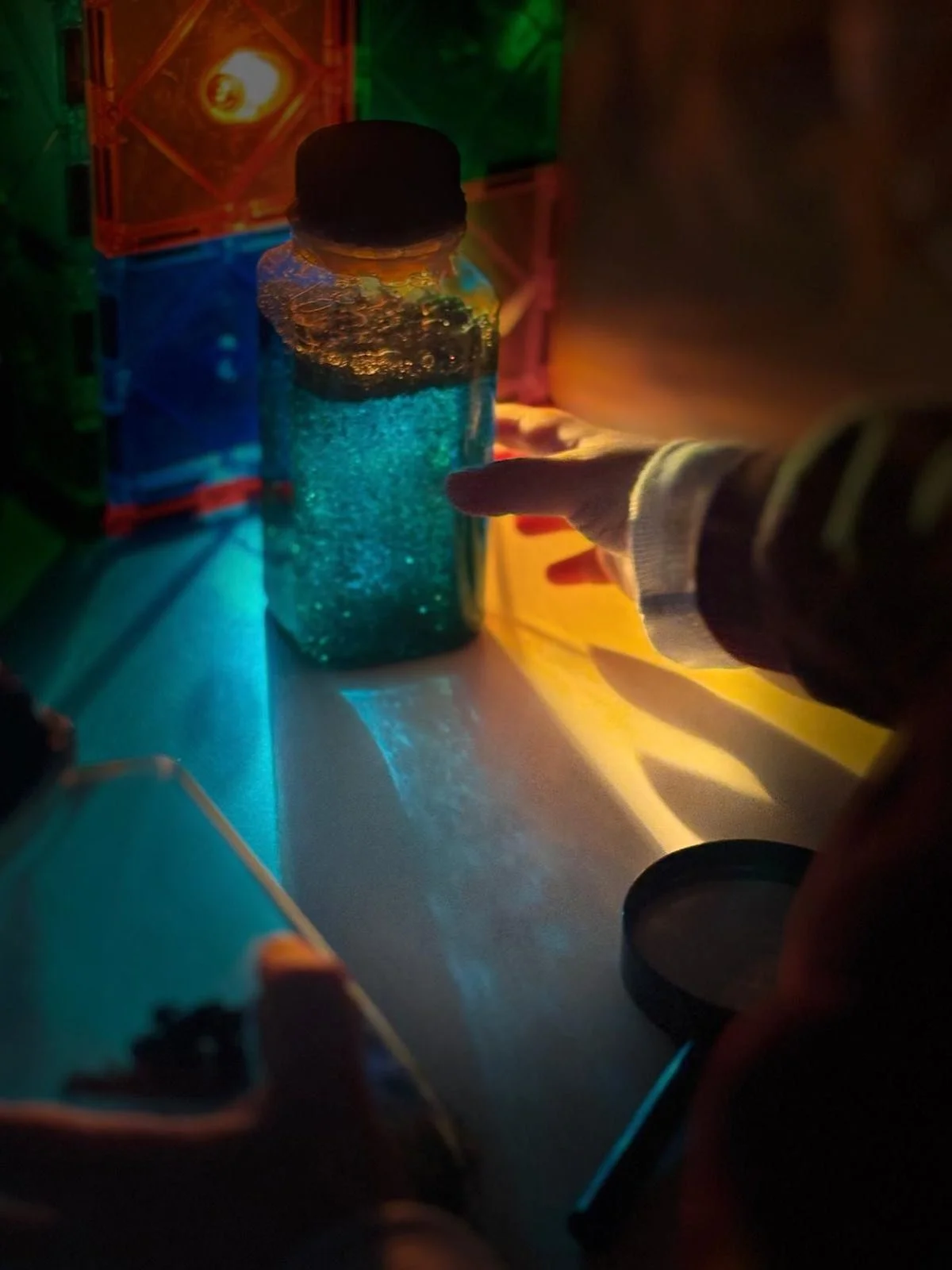 Riflessi di luce 🔦🕵️#qbaby #luce #progettualit&agrave; #riflessi #ombre