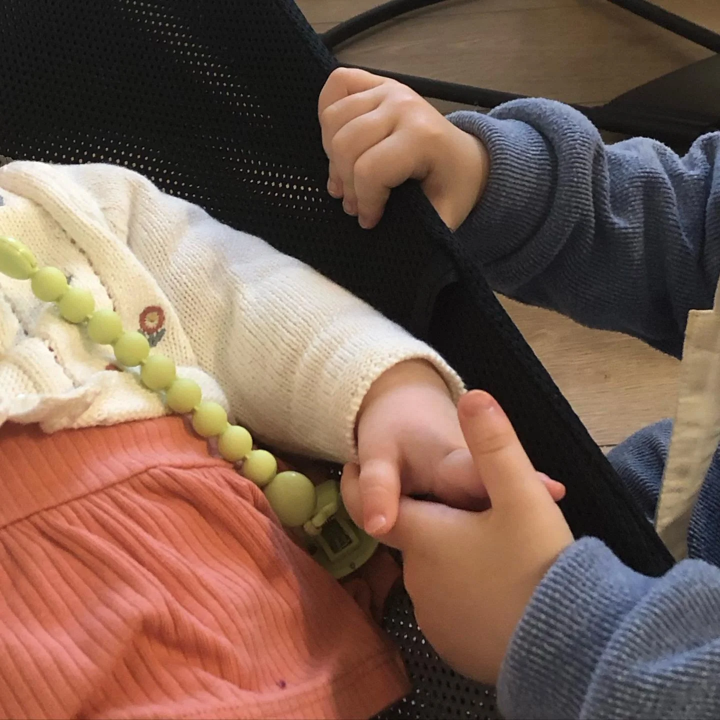 Al QBABY i grandi imparano a prendersi cura dei pi&ugrave; piccoli 🌟🌈 #asilonido #educatrici #coccoletime #qbaby