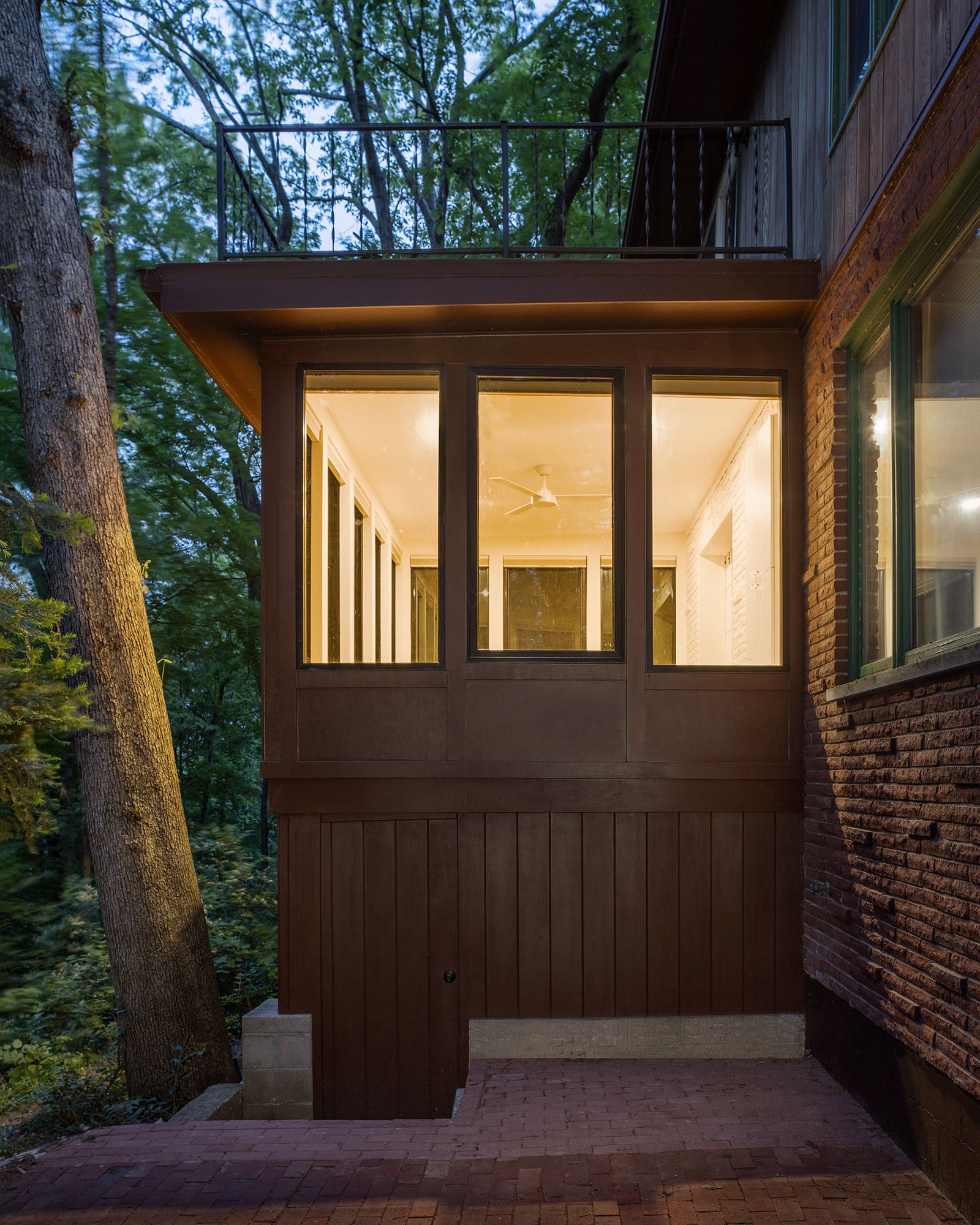 Front page ©_Robert_Granoff_Happy_Hollow_House_orange.jpg