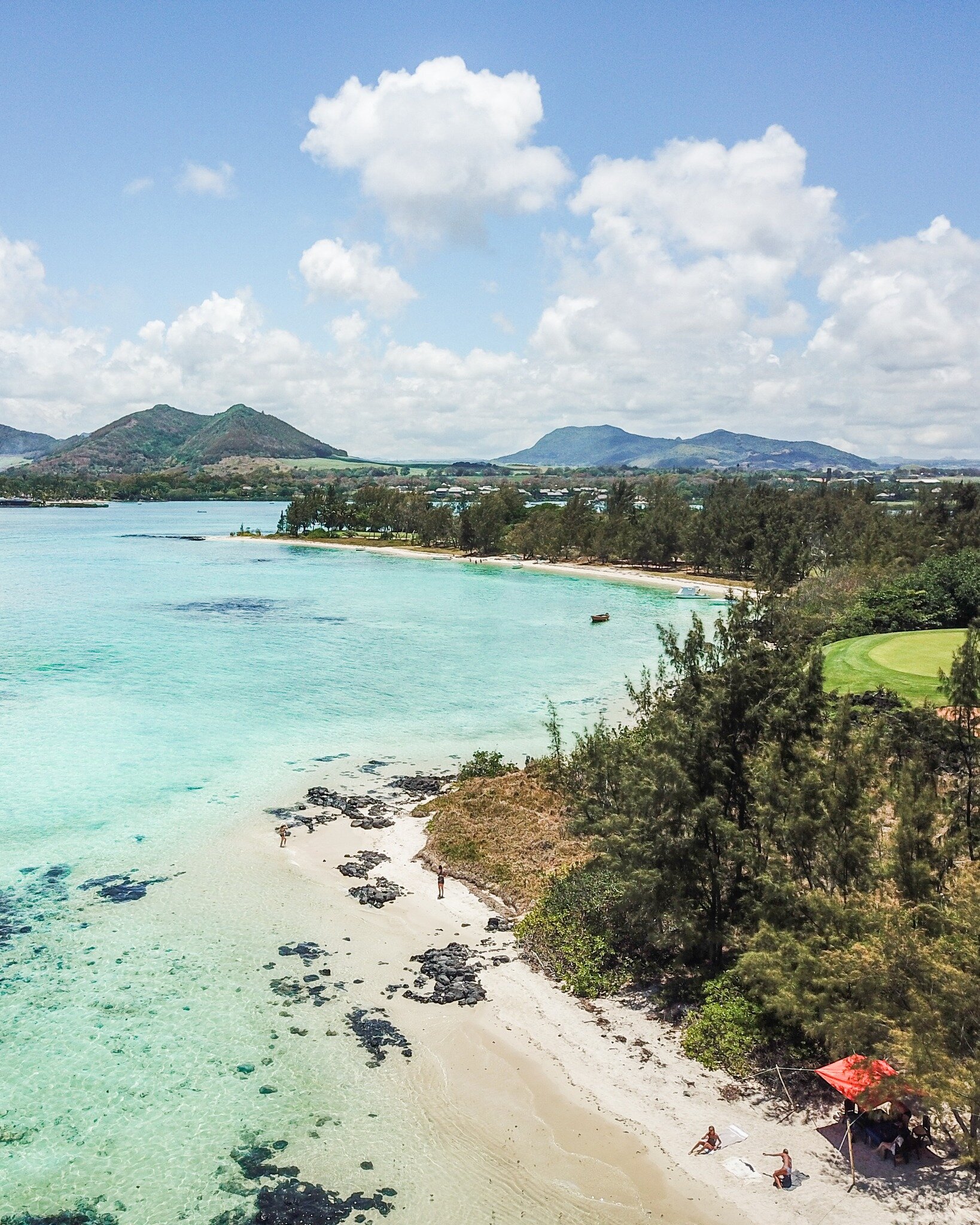 🏝️✨ Ile aux Cerfs - One of the most visited places in Mauritius! Our excursion will allow you to lunch on this little piece of paradise during our trip. You'll have plenty of time to enjoy the beauty of this beach as you wish before heading back!

R