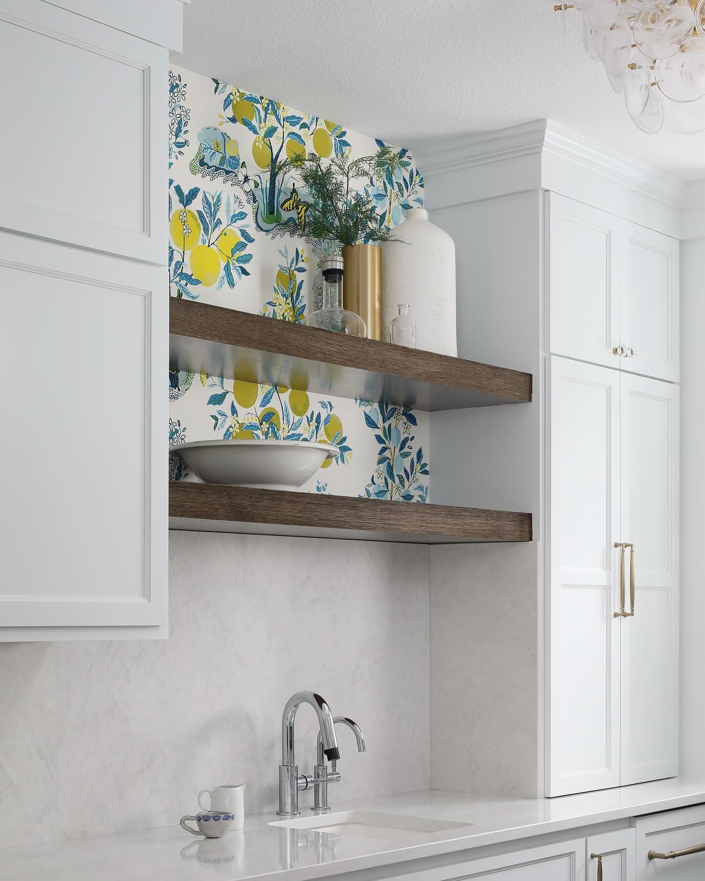 A nice little before and after. 🌟For this project, we reimagined a storage room adjacent to the kitchen and made it spacious pantry. It has just a sneak peak of this citrus  wallpaper and quartzite inspired backsplash.

📷 @triciashayphoto