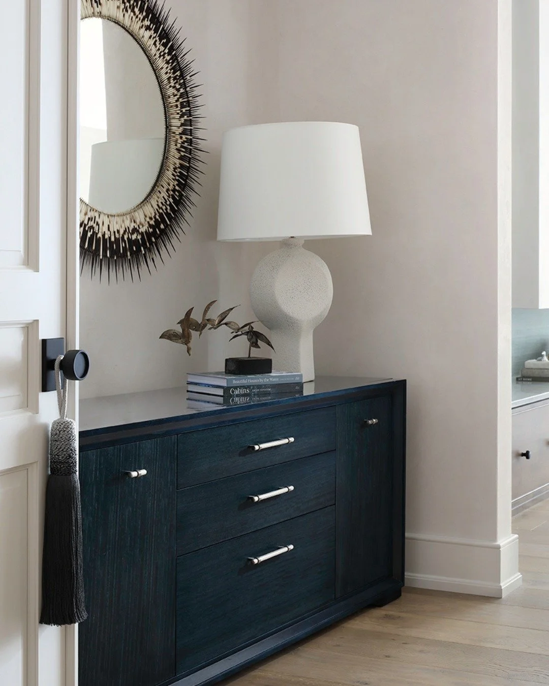 We love making the most of transition spaces!
These spaces serve as the "in-between" zones that guide flow from one room to another and often set the tone for adjacent spaces. 
🖤 Color: Use colors that complement the adjoining rooms. Lig