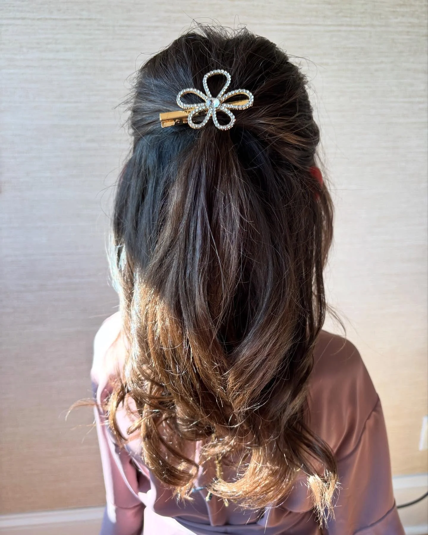 Flower Girl
And a Little Flower Hair Bling🌺🌺🌺